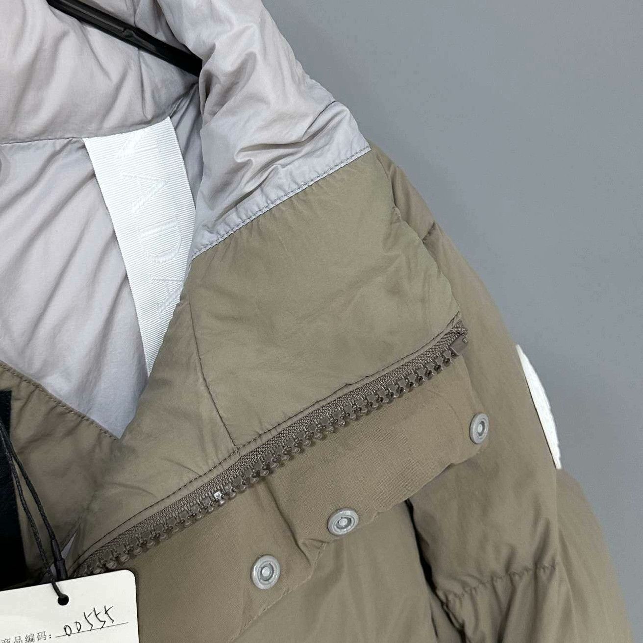 Canada Goose Canada Goose Down Gray Heavy Coat s Men Size US S / EU 44-46 / 1 - 4 Thumbnail
