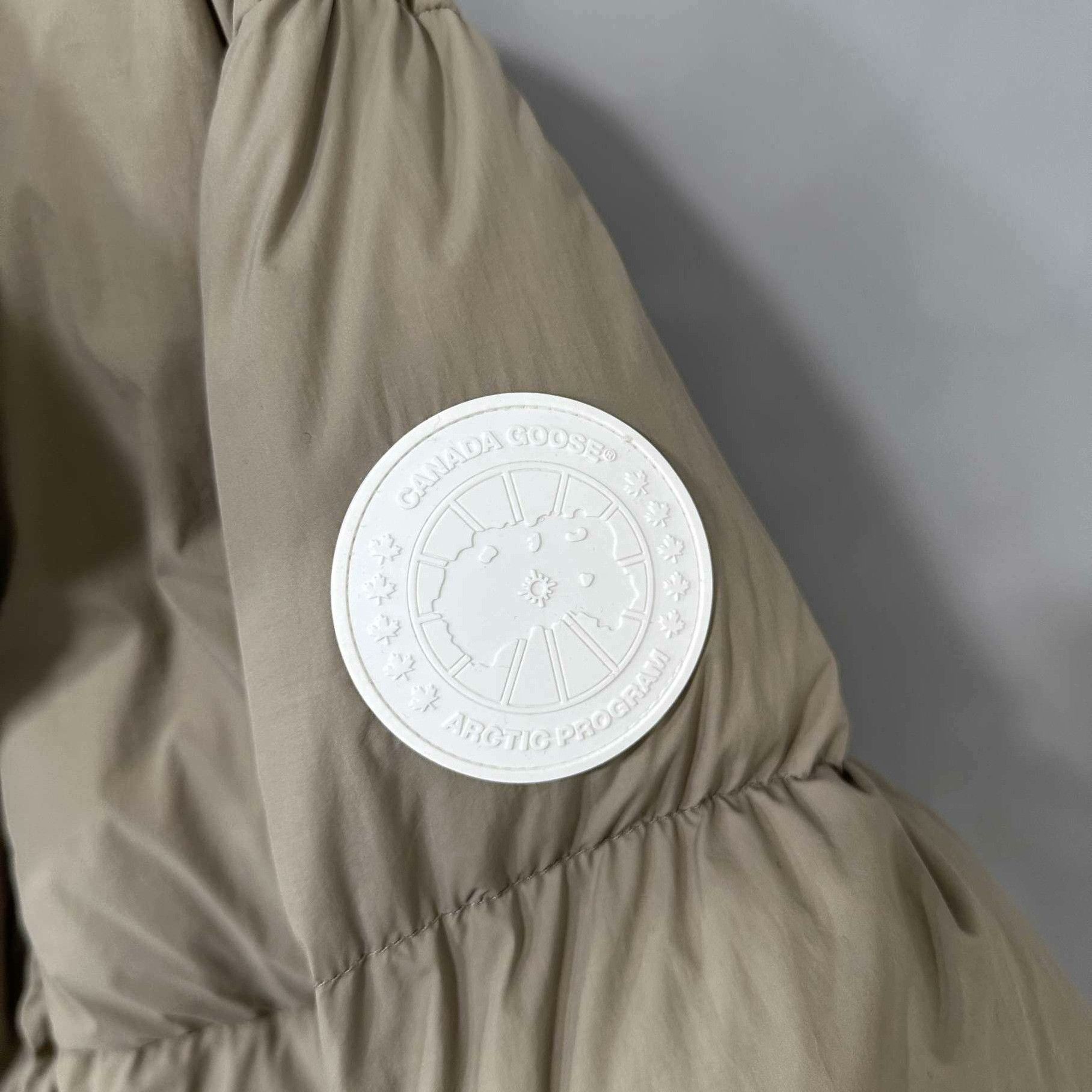 Canada Goose Canada Goose Down Gray Heavy Coat s Men Size US S / EU 44-46 / 1 - 5 Thumbnail