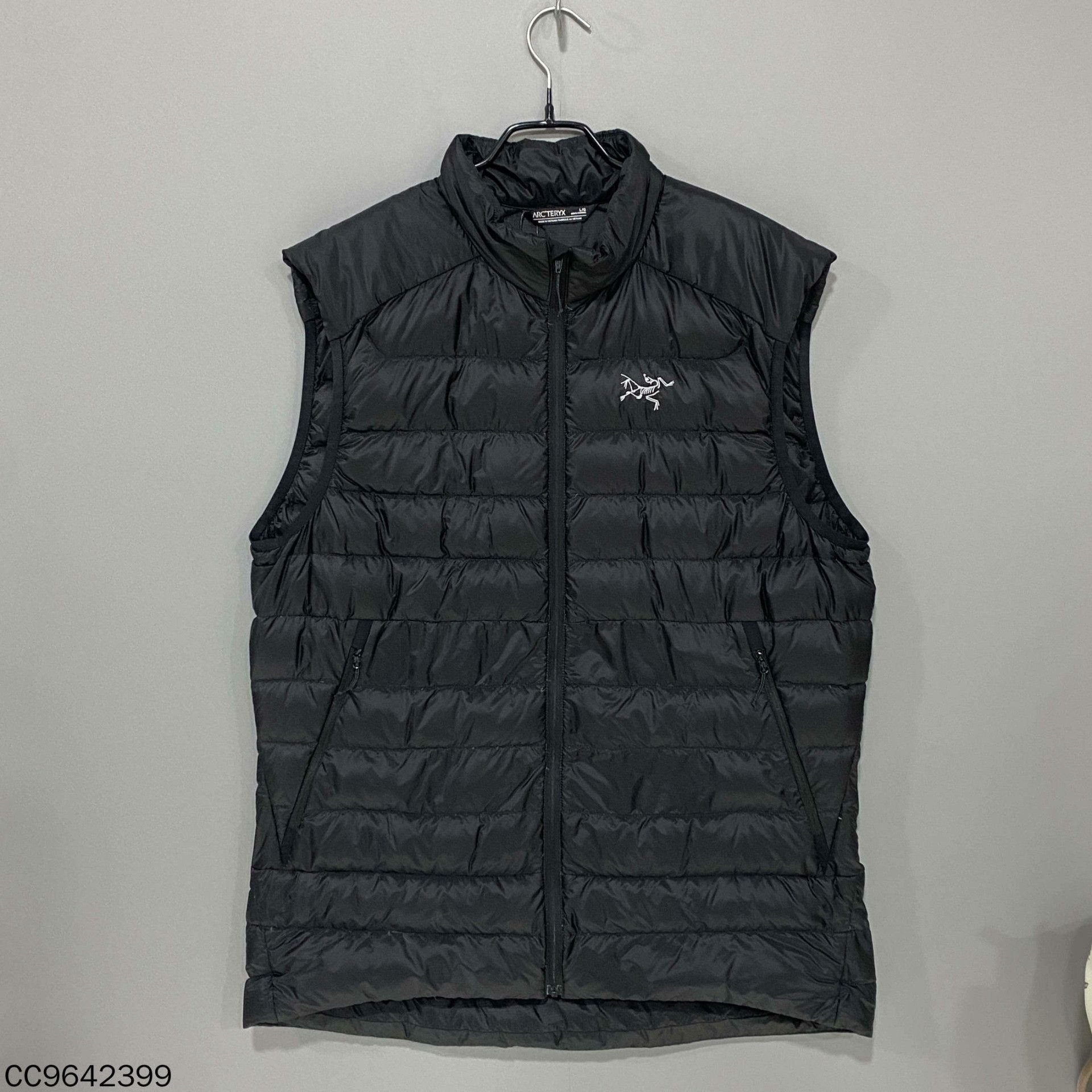 Arc'teryx Arc'teryx Retro Embroidered Vest l Men Size US L / EU 52-54 / 3 - 2 Thumbnail