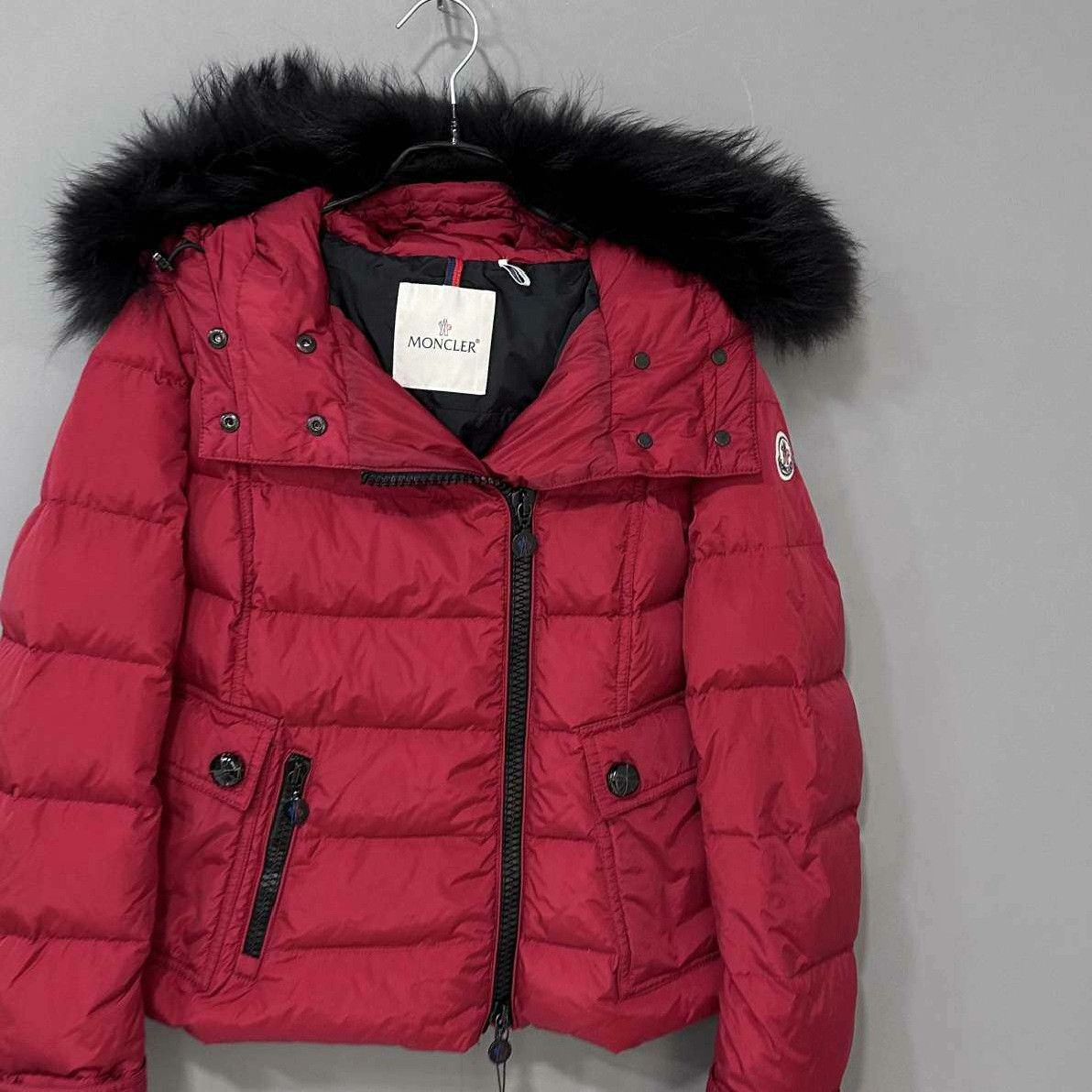 Moncler Moncler Down Red Down Jacket S Women Size S / US 4 / IT 40 - 2 Thumbnail