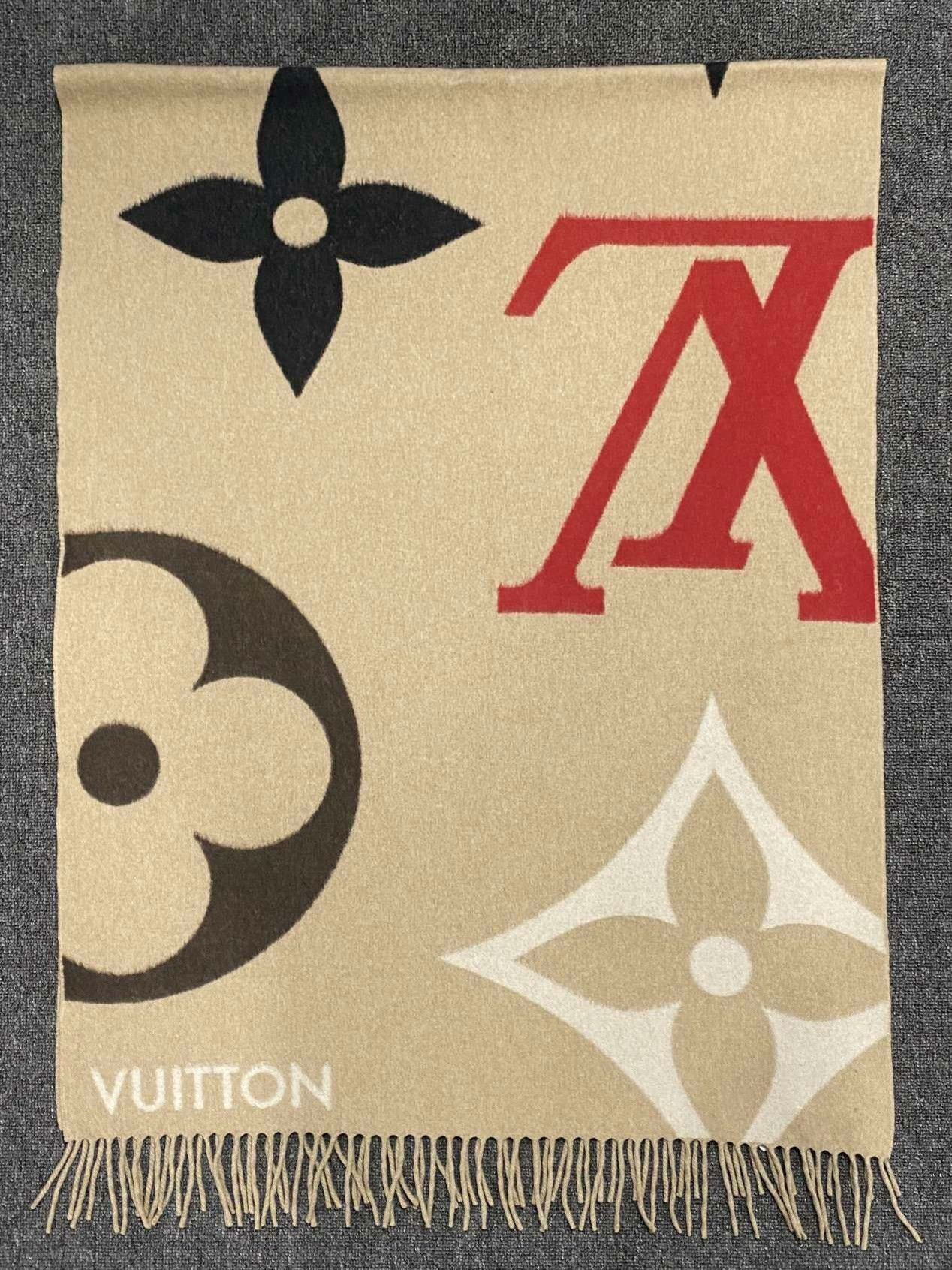 Louis Vuitton Louis Vuitton Retro Beige Scarf one size Men Size ONE SIZE - 2 Thumbnail
