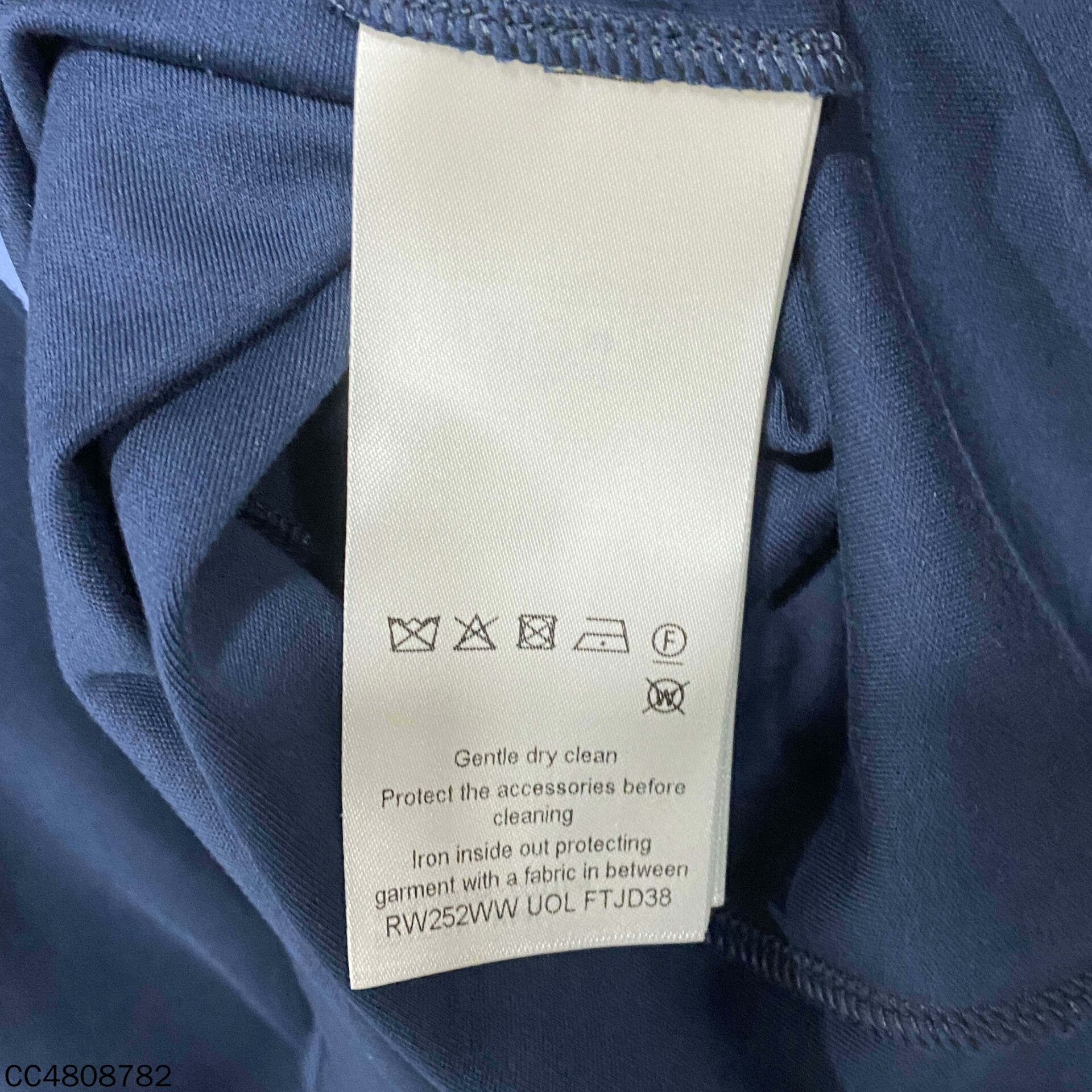 Louis Vuitton Louis Vuitton Retro T-Shirt M Women Size M / US 6-8 / IT 42-44 - 4 Thumbnail