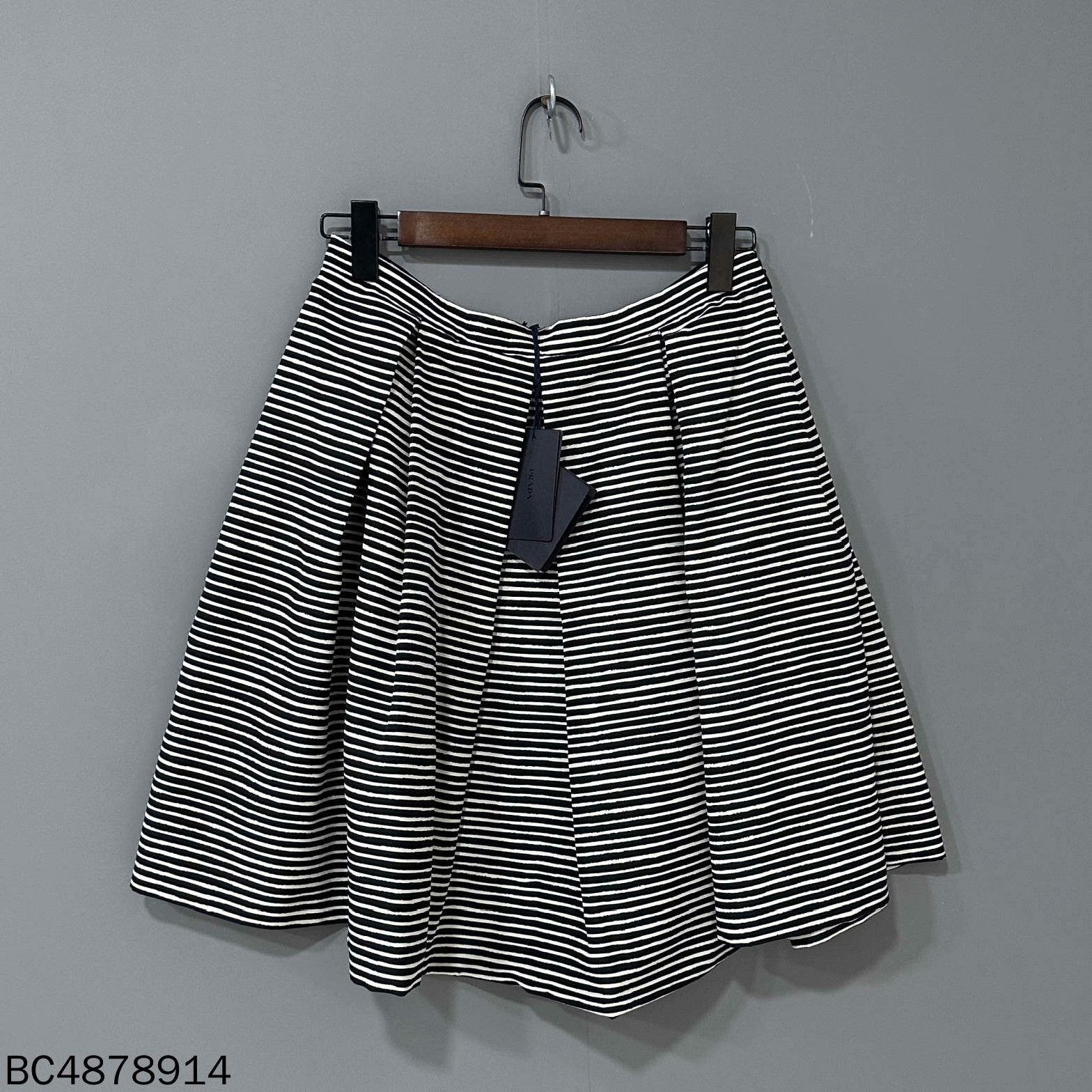 Prada Prada Striped Skirt 26 Women Size 26" / US 2 / IT 38 - 3 Thumbnail