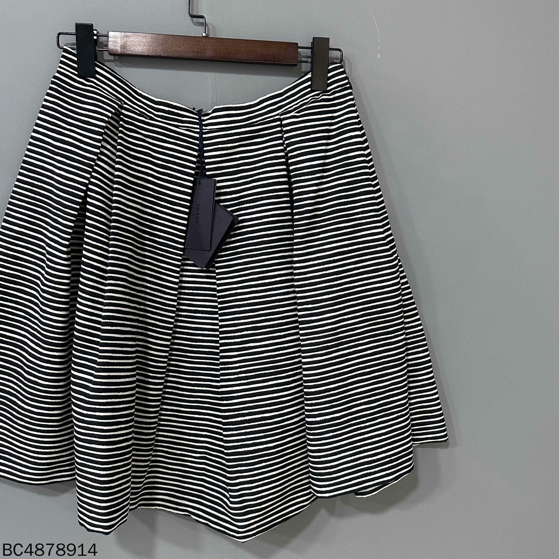 Prada Prada Striped Skirt 26 Women Size 26" / US 2 / IT 38 - 2 Thumbnail