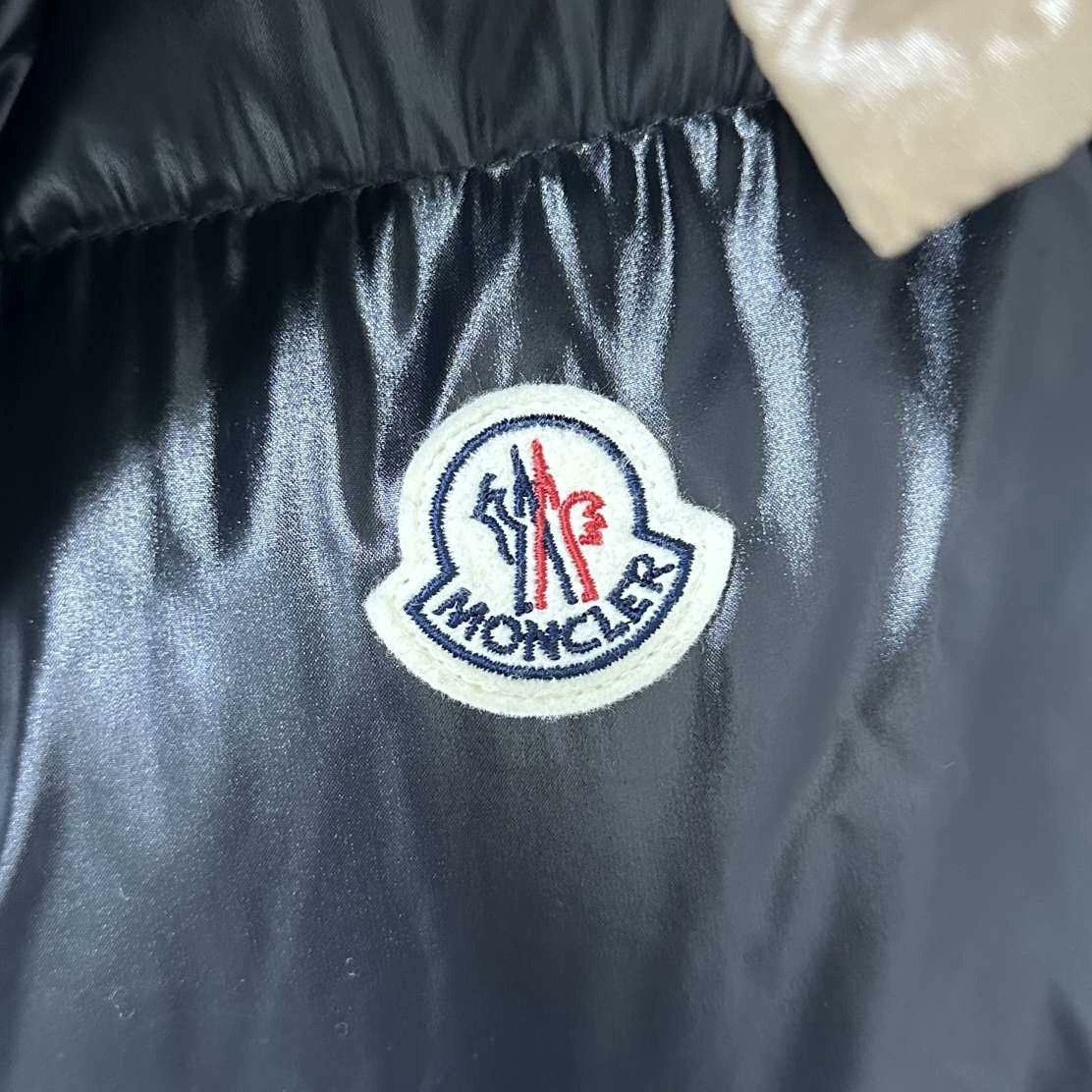Moncler Moncler Down Black Vest s Men Size US S / EU 44-46 / 1 - 5 Thumbnail