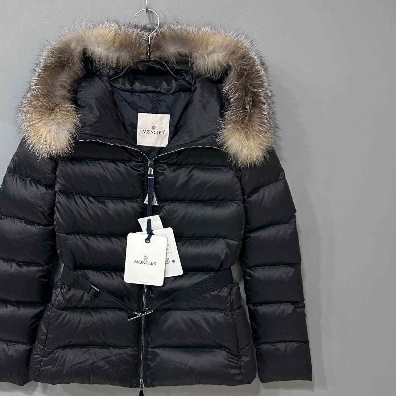 Moncler Moncler Down Slim Down Jacket L Women Size L / US 10 / IT 46 - 2 Thumbnail
