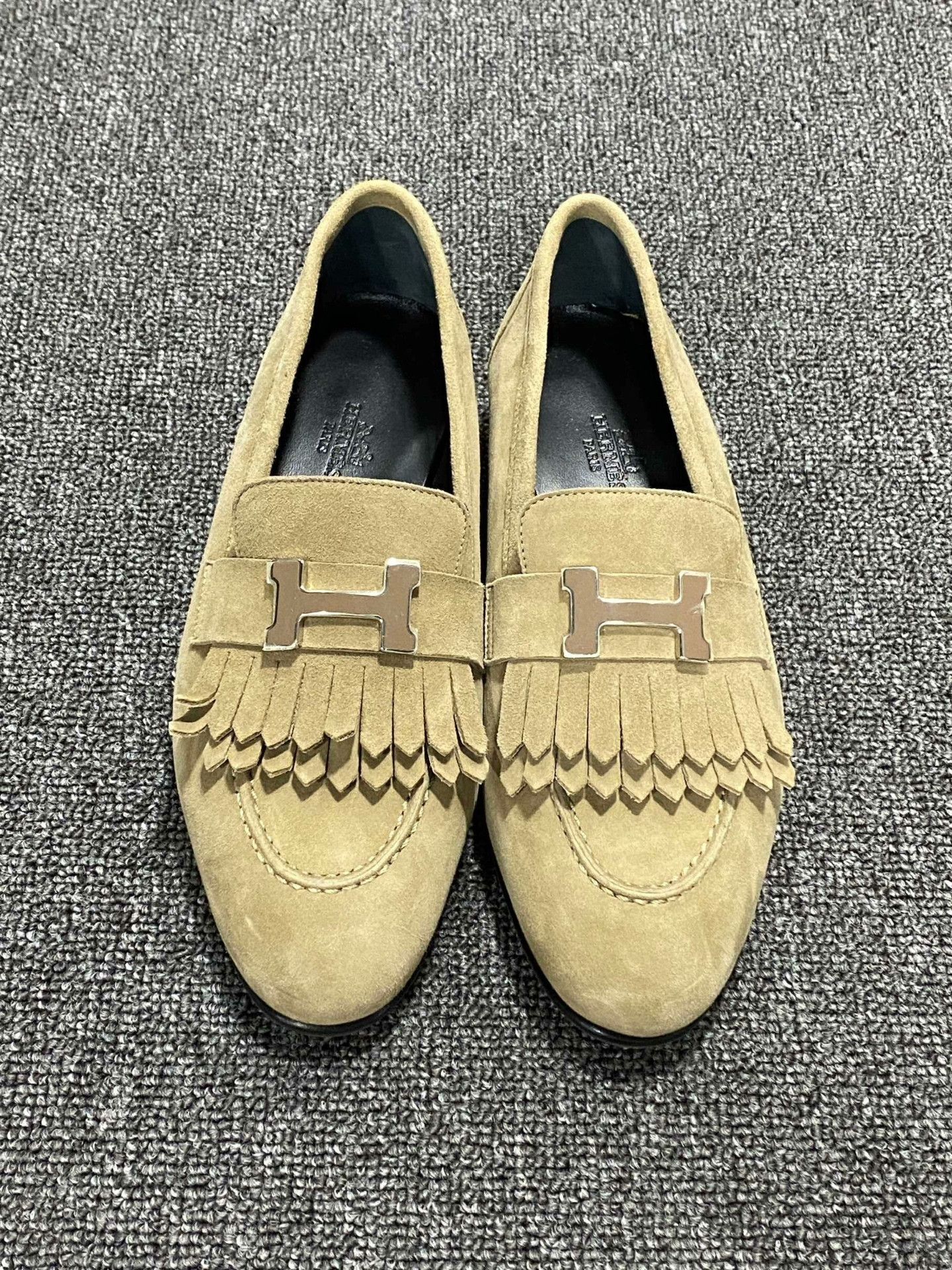 Hermes Hermes Suede Silver Lowtop Sneakers us_5 Women Size US 5 / IT 35 - 2 Thumbnail