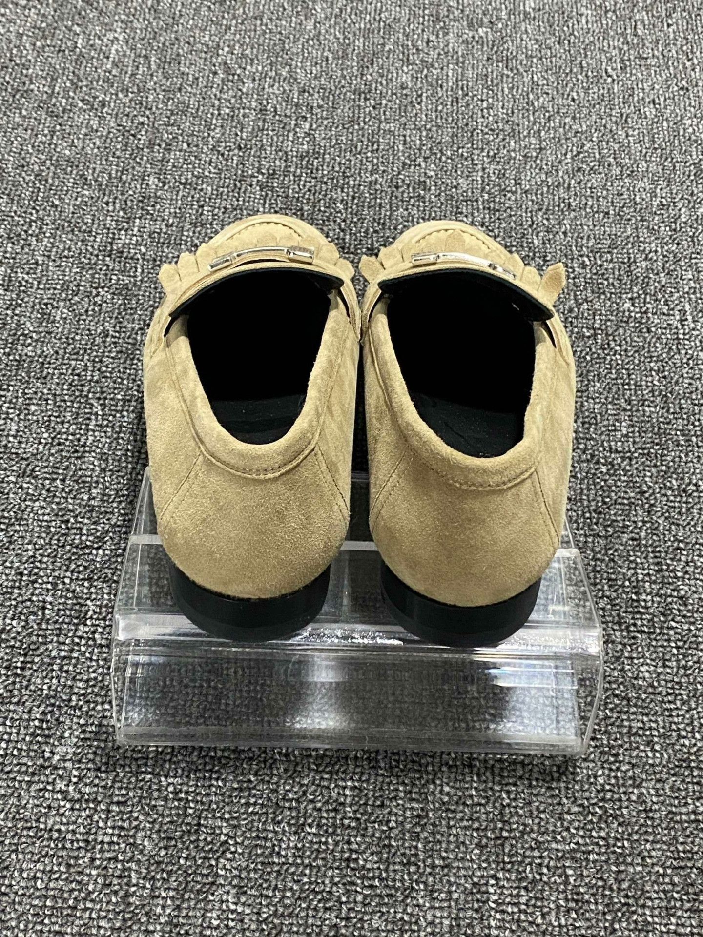 Hermes Hermes Suede Silver Lowtop Sneakers us_5 Women Size US 5 / IT 35 - 5 Thumbnail