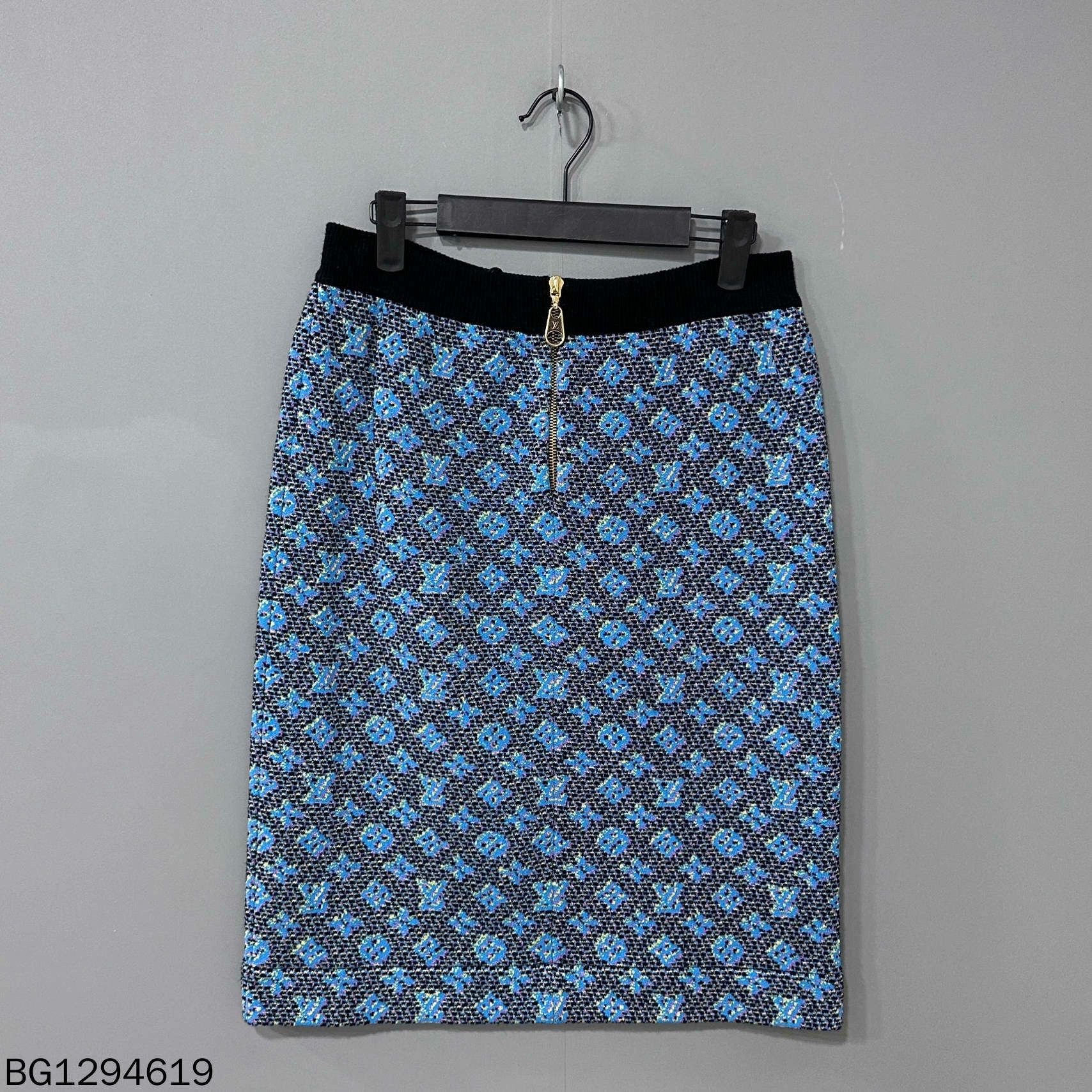 Louis Vuitton Louis Vuitton Skirt 28 Women Size 28" / US 6 / IT 42 - 2 Thumbnail