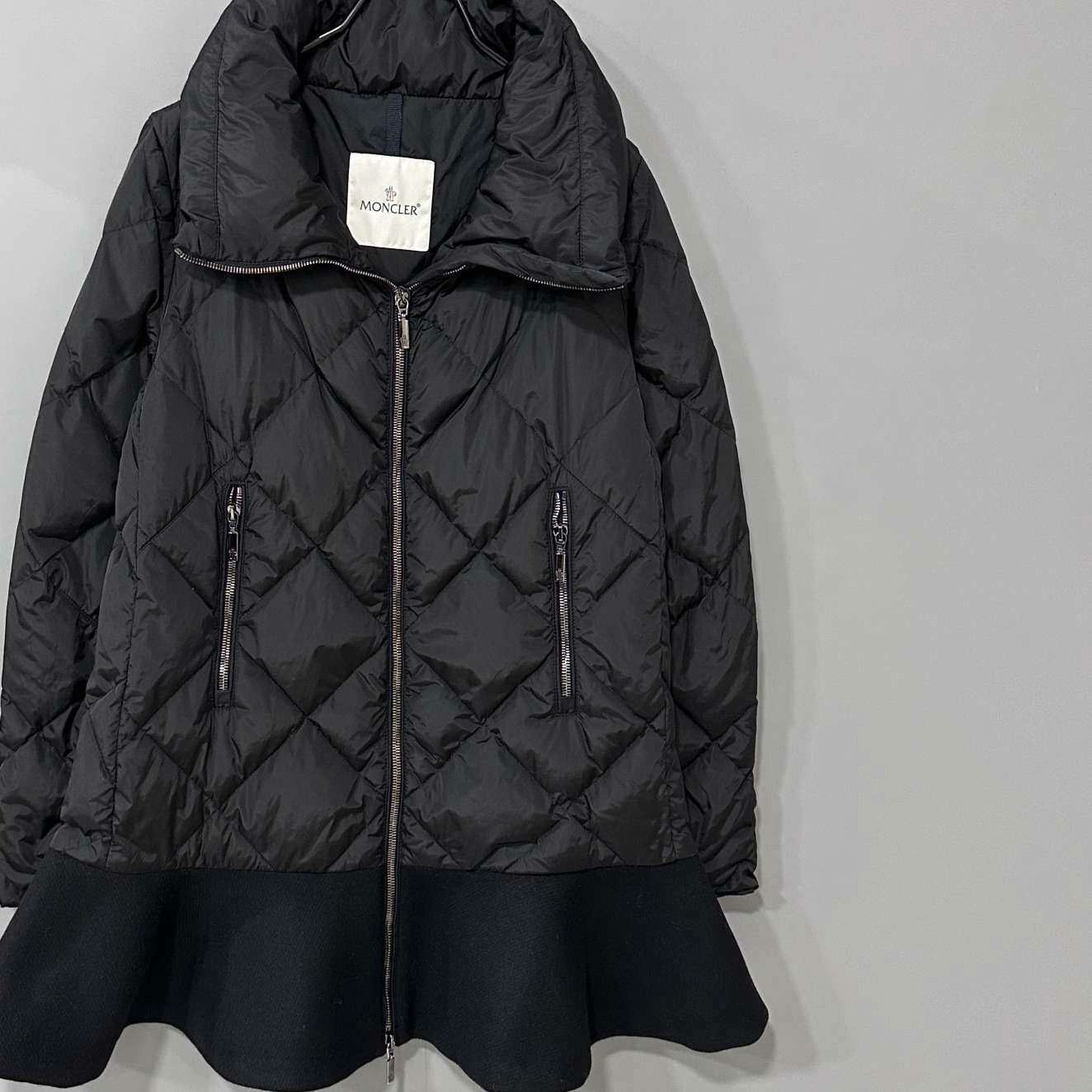 Moncler Moncler Down Down Jacket M Women Size M / US 6-8 / IT 42-44 - 2 Thumbnail