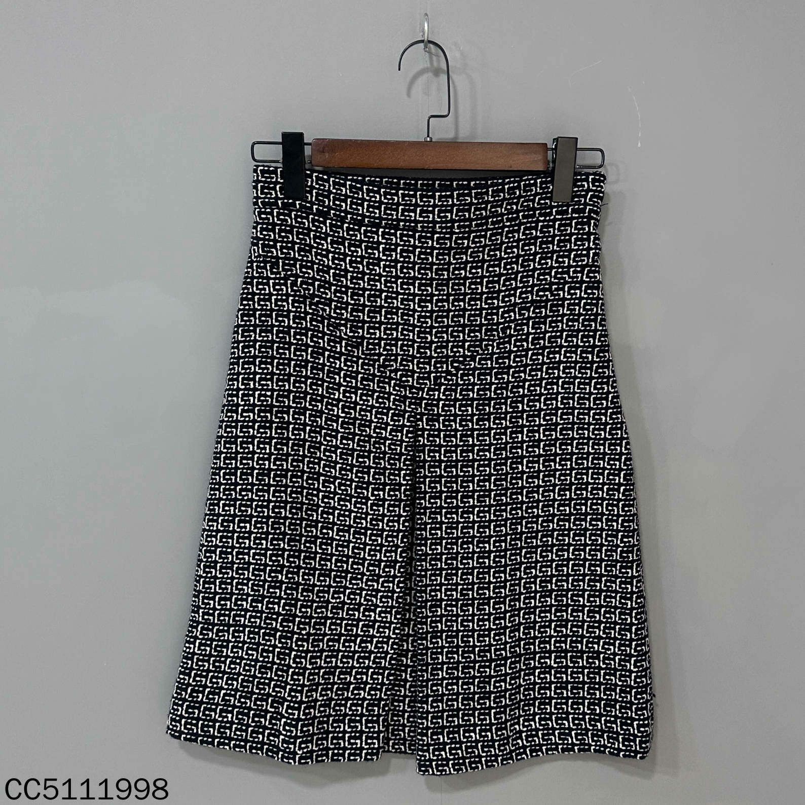 Gucci Gucci Wool Black Skirt 26 Women Size 26" / US 2 / IT 38 - 2 Thumbnail