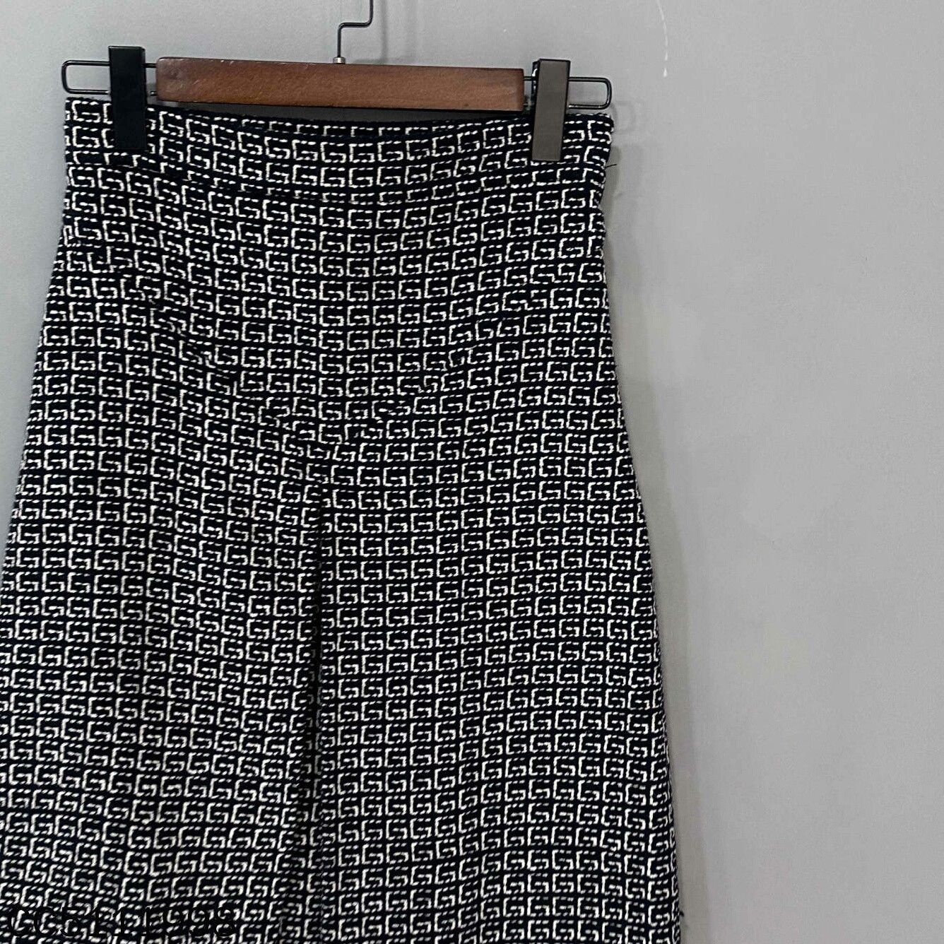 Gucci Gucci Wool Black Skirt 26 Women Size 26" / US 2 / IT 38 - 3 Thumbnail