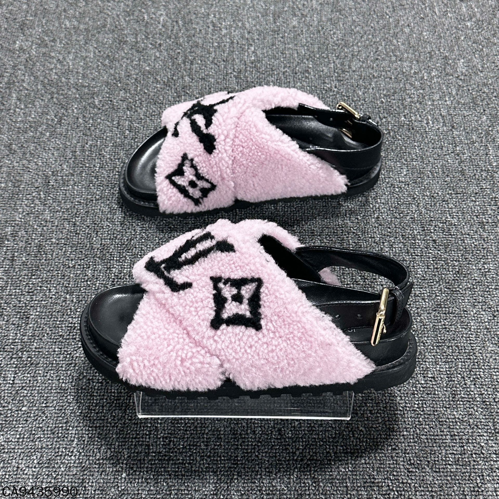 Louis Vuitton Louis Vuitton Pink Sandals 35 Women Size US 5 / IT 35 - 3 Thumbnail