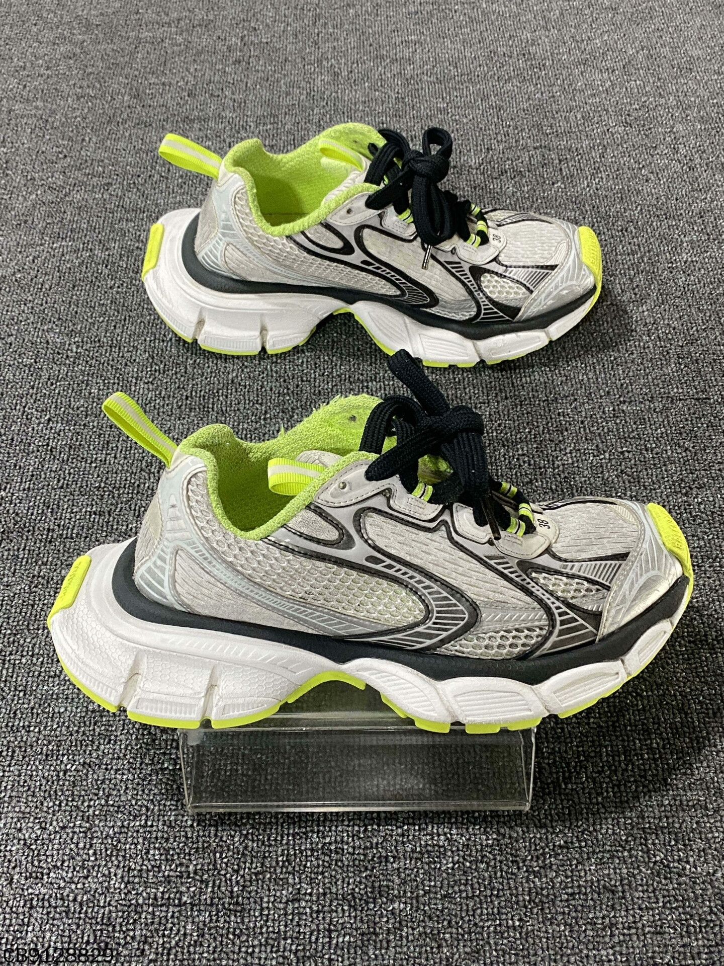 Balenciaga Balenciaga Retro Lowtop Sneakers 6 Men Size US 6 / EU 39 - 3 Thumbnail