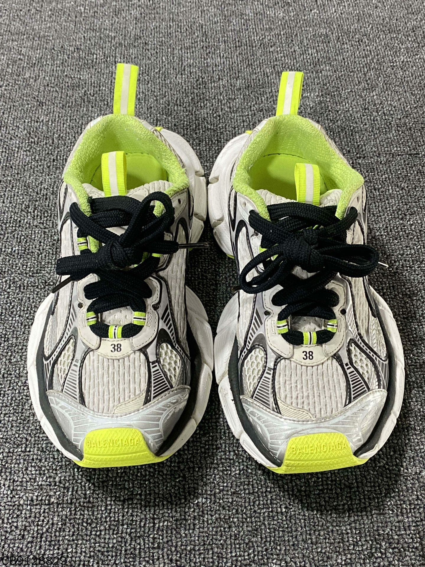 Balenciaga Balenciaga Retro Lowtop Sneakers 6 Men Size US 6 / EU 39 - 2 Thumbnail
