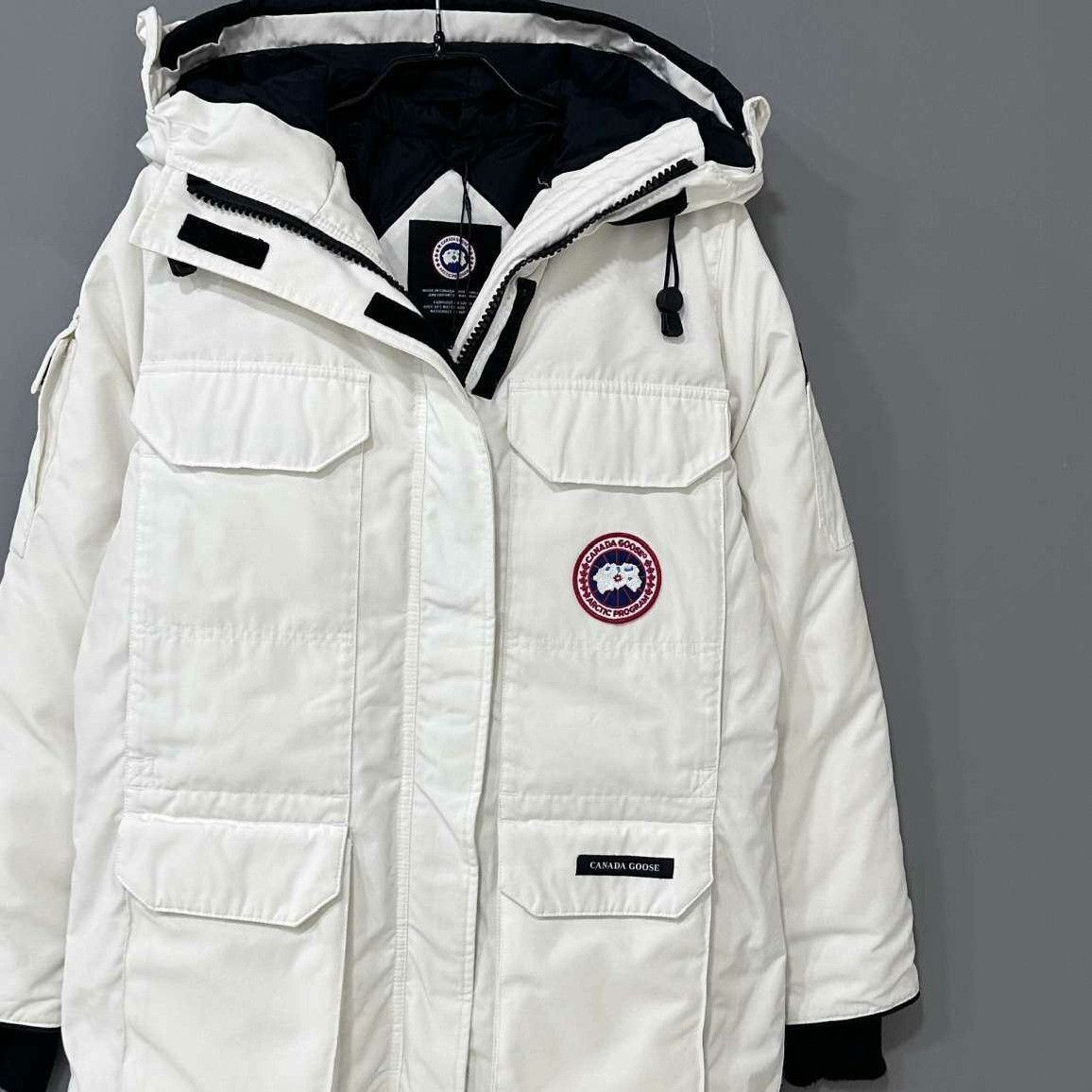Canada Goose Canada Goose Down White Heavy Coat m Men Size US M / EU 48-50 / 2 - 2 Thumbnail