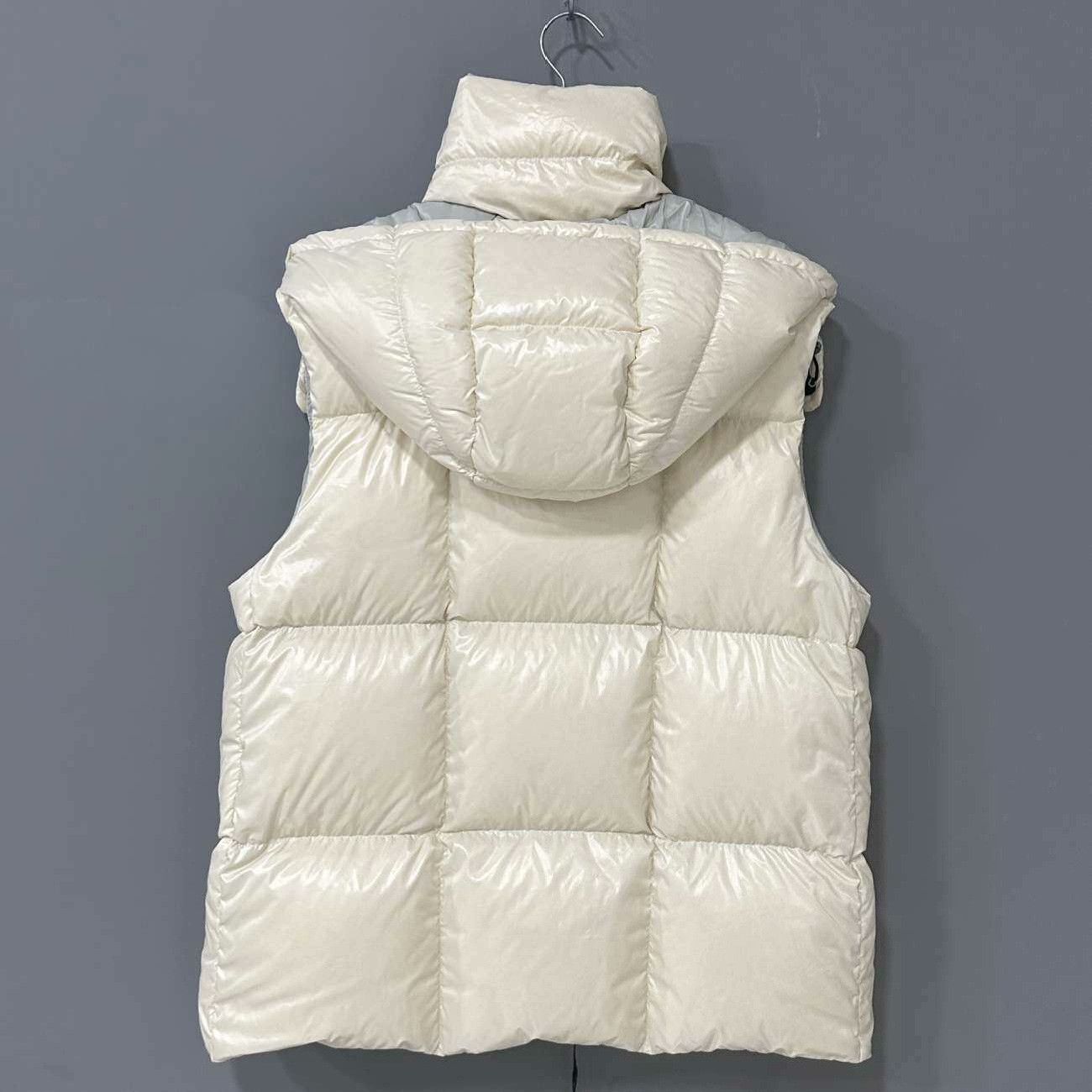 Moncler Moncler Down White Vest s Men Size US S / EU 44-46 / 1 - 3 Thumbnail