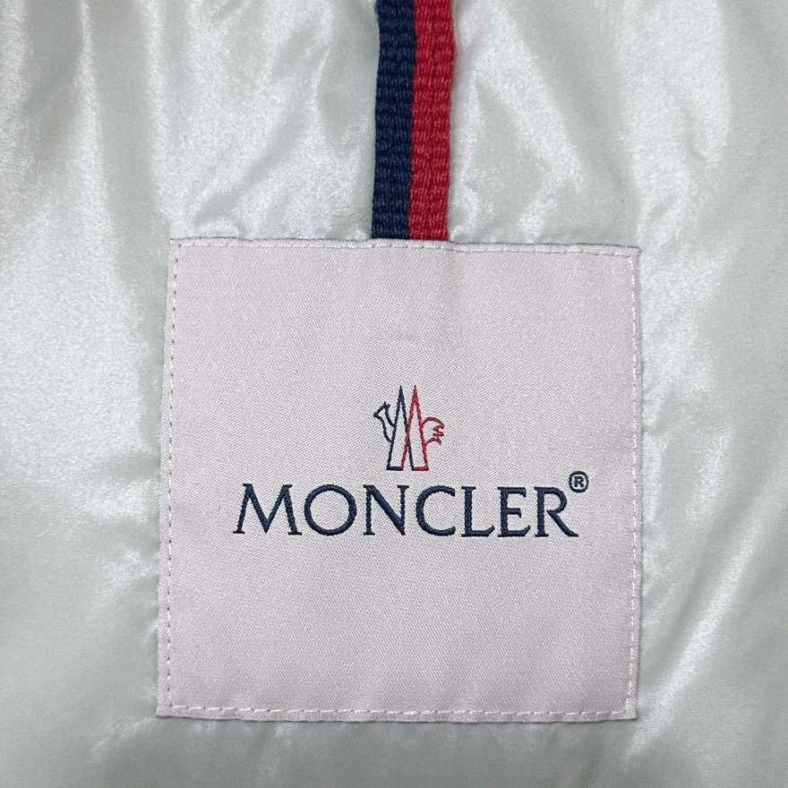 Moncler Moncler Down White Vest s Men Size US S / EU 44-46 / 1 - 6 Thumbnail