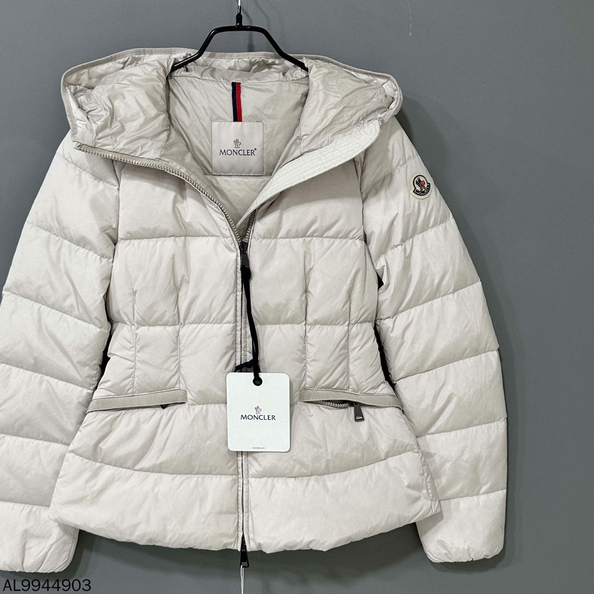 Moncler Moncler Down Down Jacket S Women Size S / US 4 / IT 40 - 2 Thumbnail