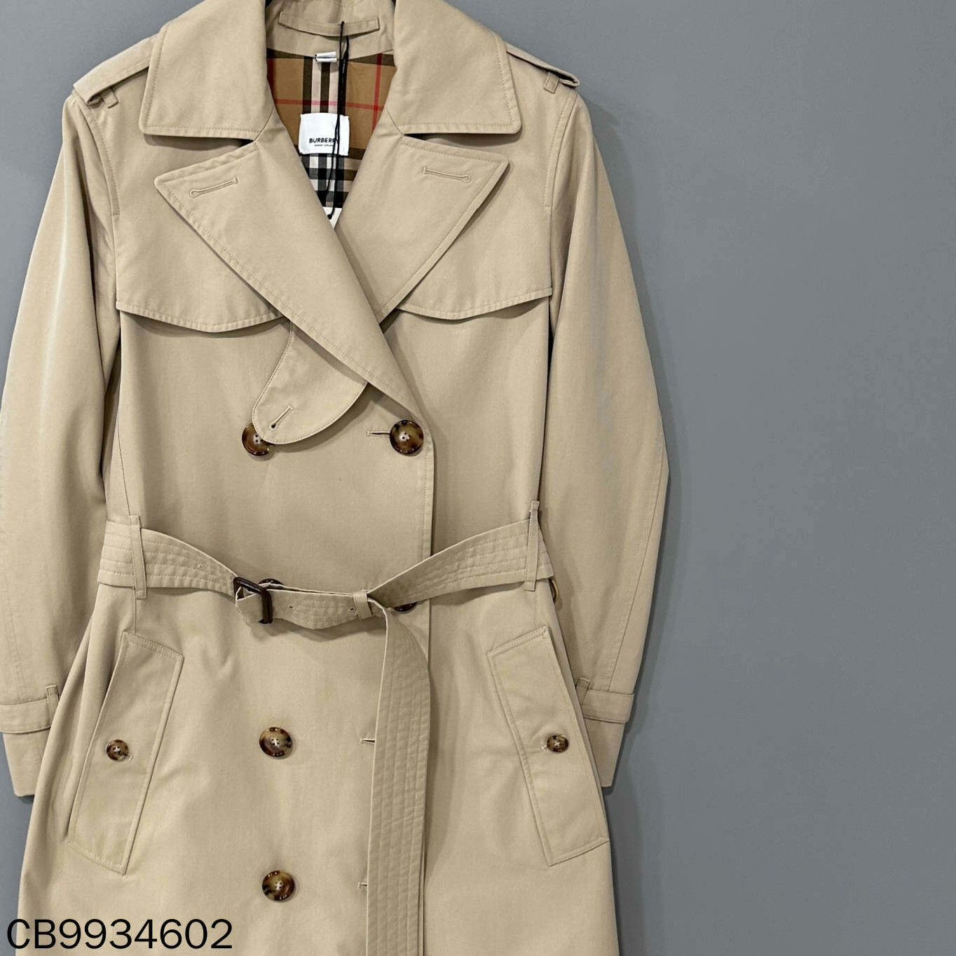 Burberry Burberry Plaid Beige Coat M Women Size M / US 6-8 / IT 42-44 - 2 Thumbnail