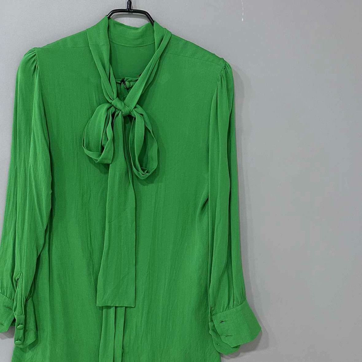 Gucci Gucci Silk Green Button Up S Women Size S / US 4 / IT 40 - 2 Thumbnail