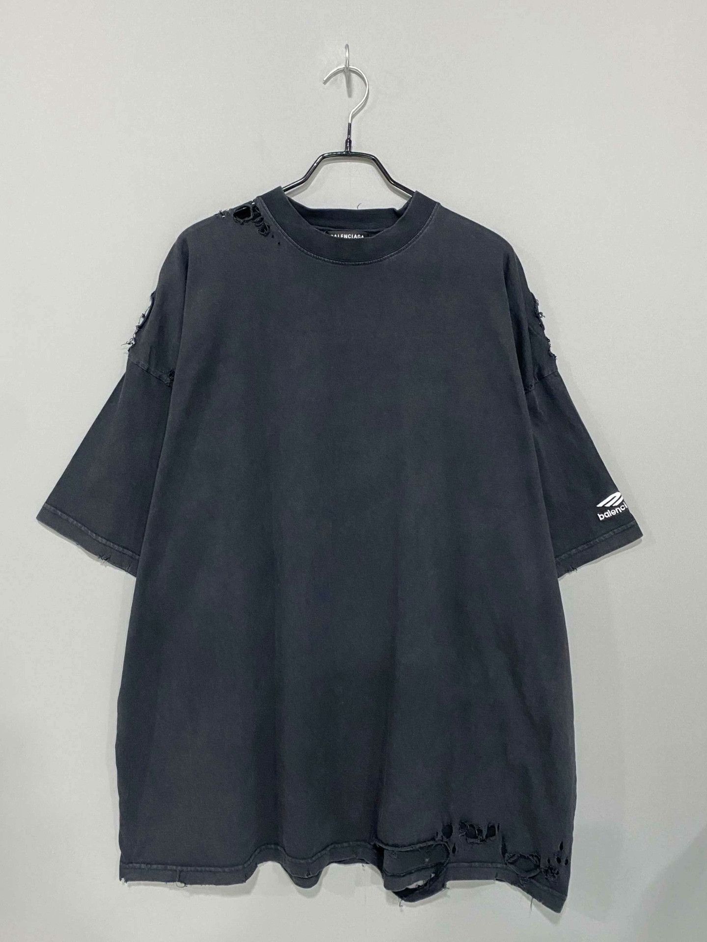 Balenciaga Balenciaga Distressed Red T-Shirt XL Men Size US XL / EU 56 / 4 - 3 Thumbnail