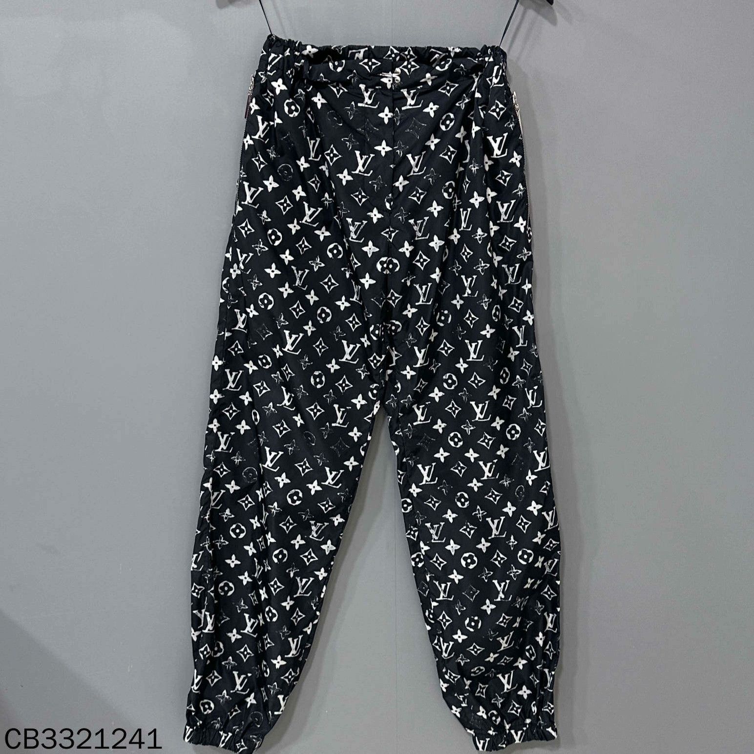 Louis Vuitton Louis Vuitton Pants S Women Size 26" / US 2 / IT 38 - 2 Thumbnail