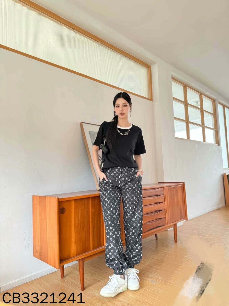 Louis Vuitton Louis Vuitton Pants S Women Size 26" / US 2 / IT 38 - 5 Thumbnail