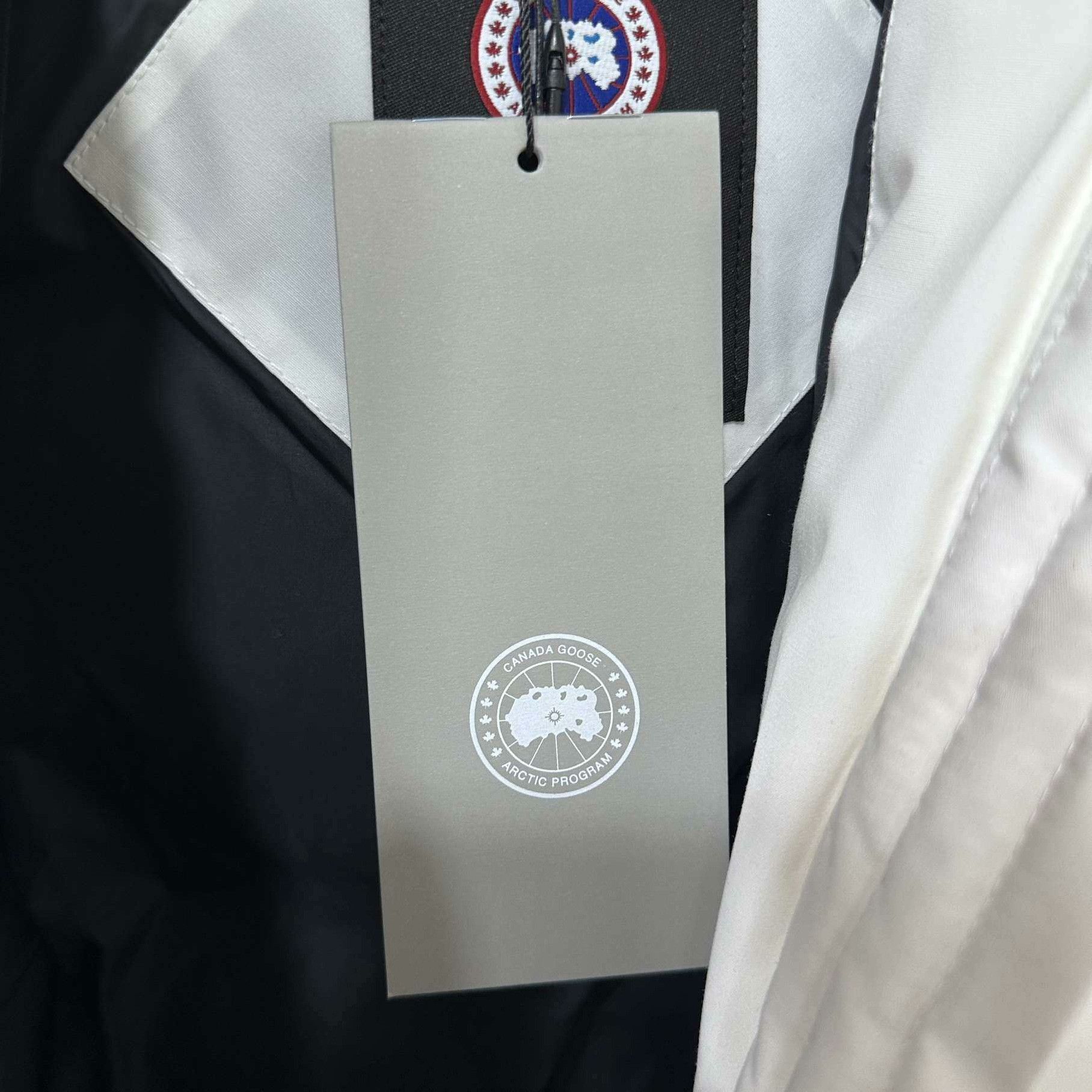 Canada Goose Canada Goose White Heavy Coat M Men Size US M / EU 48-50 / 2 - 5 Thumbnail