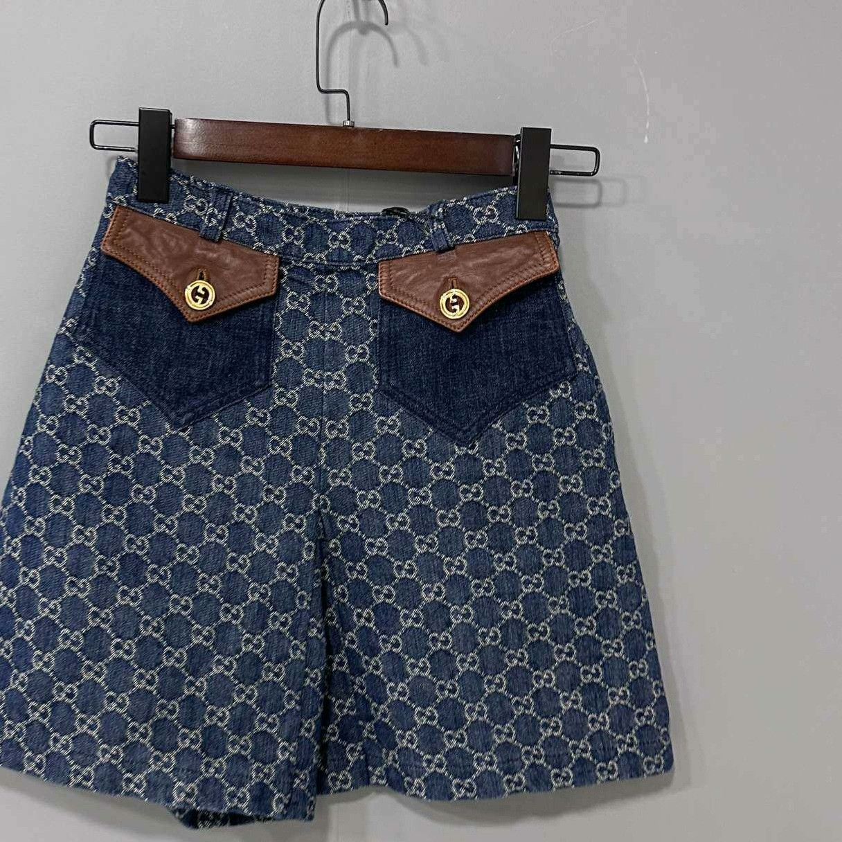 Gucci Gucci Retro Denim Skirt L Women Size 30" / US 8 / IT 44 - 2 Thumbnail