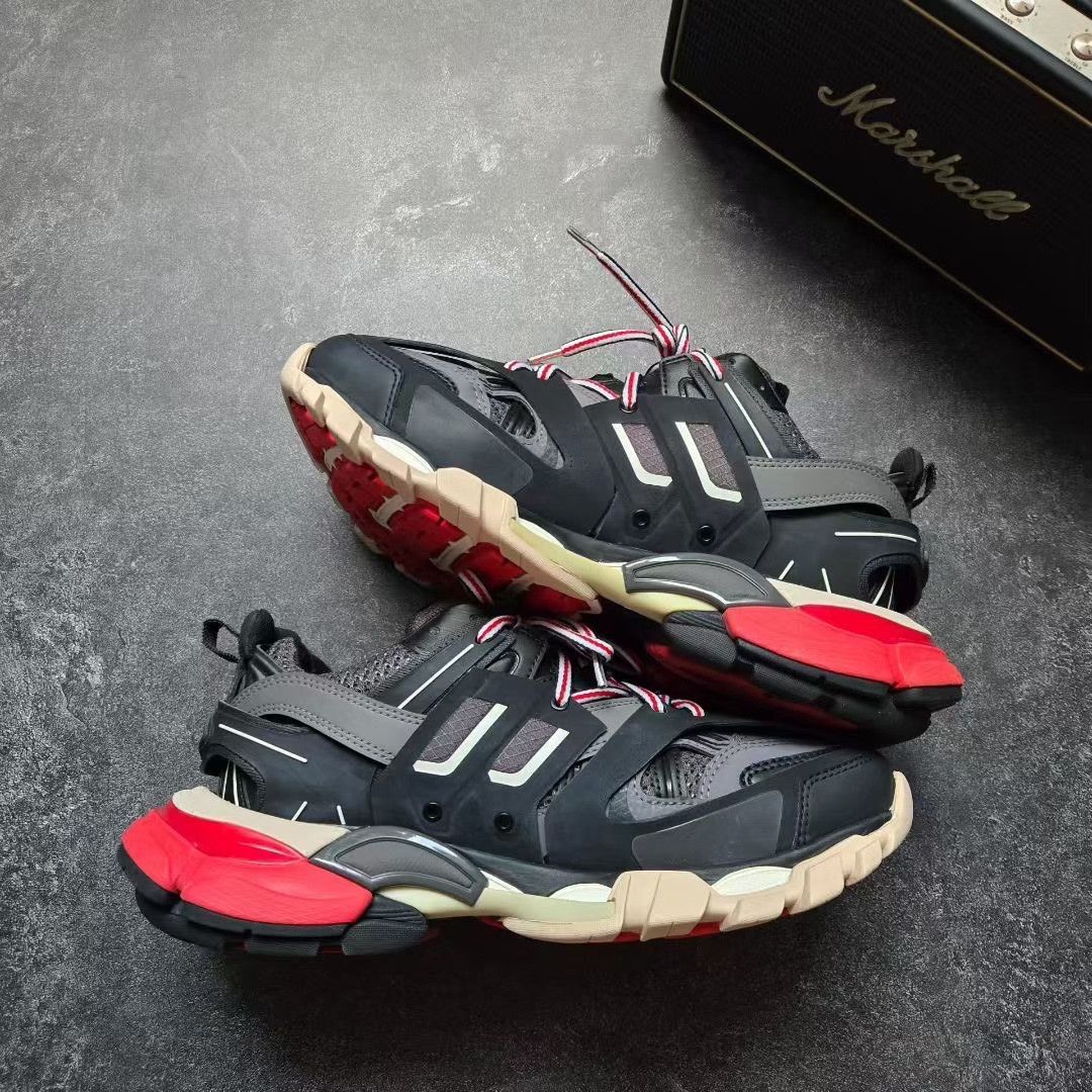 Balenciaga Balenciaga Black Lowtop Sneakers 38 Women Size US 7.5 / IT 37.5 - 2 Thumbnail
