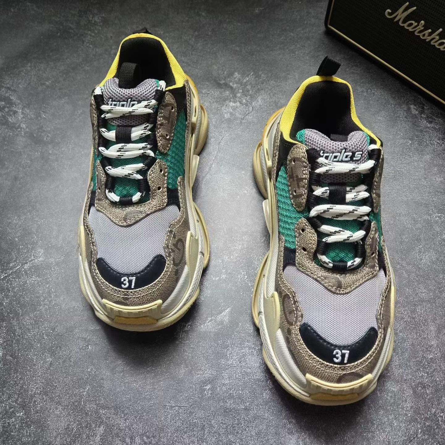 Balenciaga Balenciaga Gold Lowtop Sneakers S Women Size US 6 / IT 36 - 2 Thumbnail