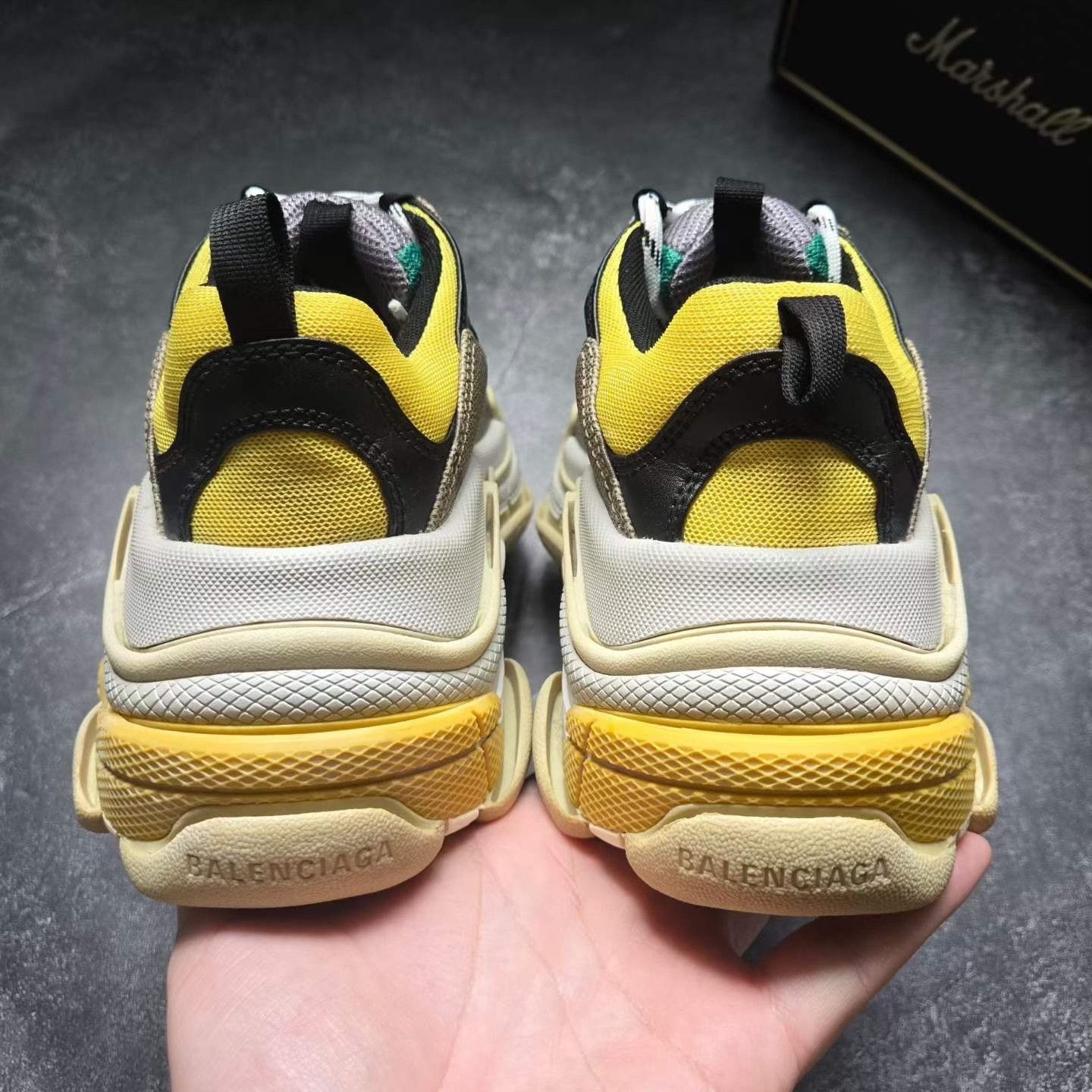 Balenciaga Balenciaga Gold Lowtop Sneakers S Women Size US 6 / IT 36 - 3 Thumbnail