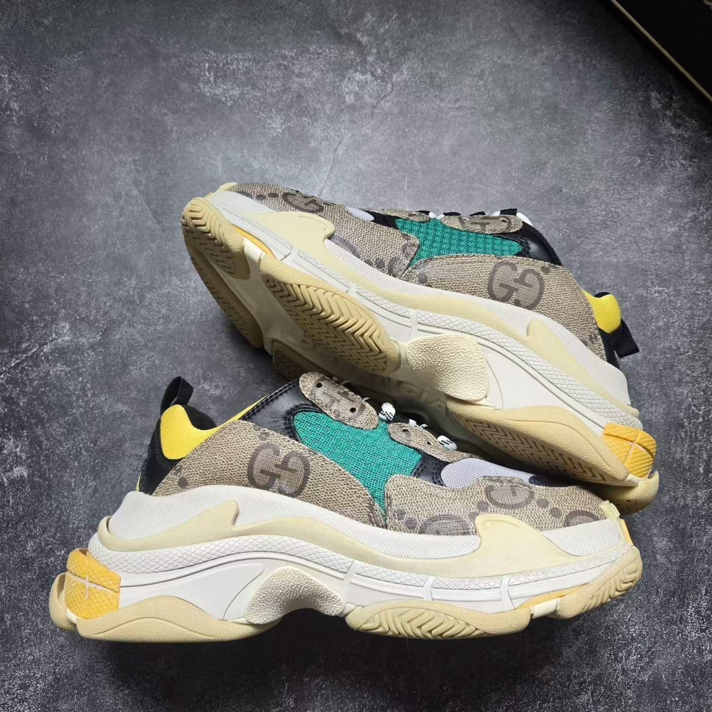 Balenciaga Balenciaga Gold Lowtop Sneakers S Women Size US 6 / IT 36 - 9 Thumbnail