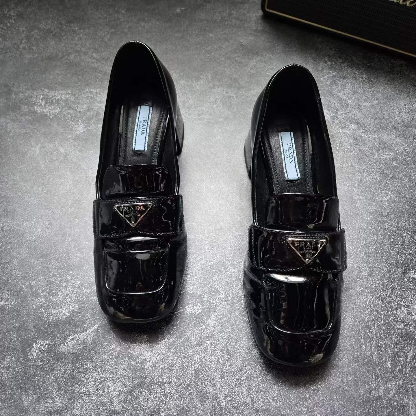 Balenciaga Balenciaga Patent Black Lowtop Sneakers 35 Women Size US 5 / IT 35 - 2 Thumbnail
