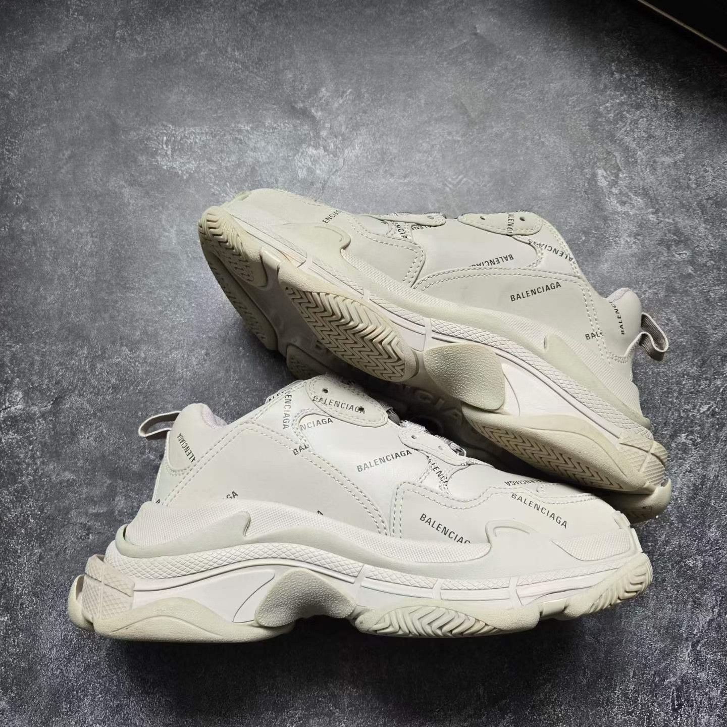 Balenciaga Balenciaga Gray Lowtop Sneakers S Men Size US 10 / EU 43 - 9 Thumbnail