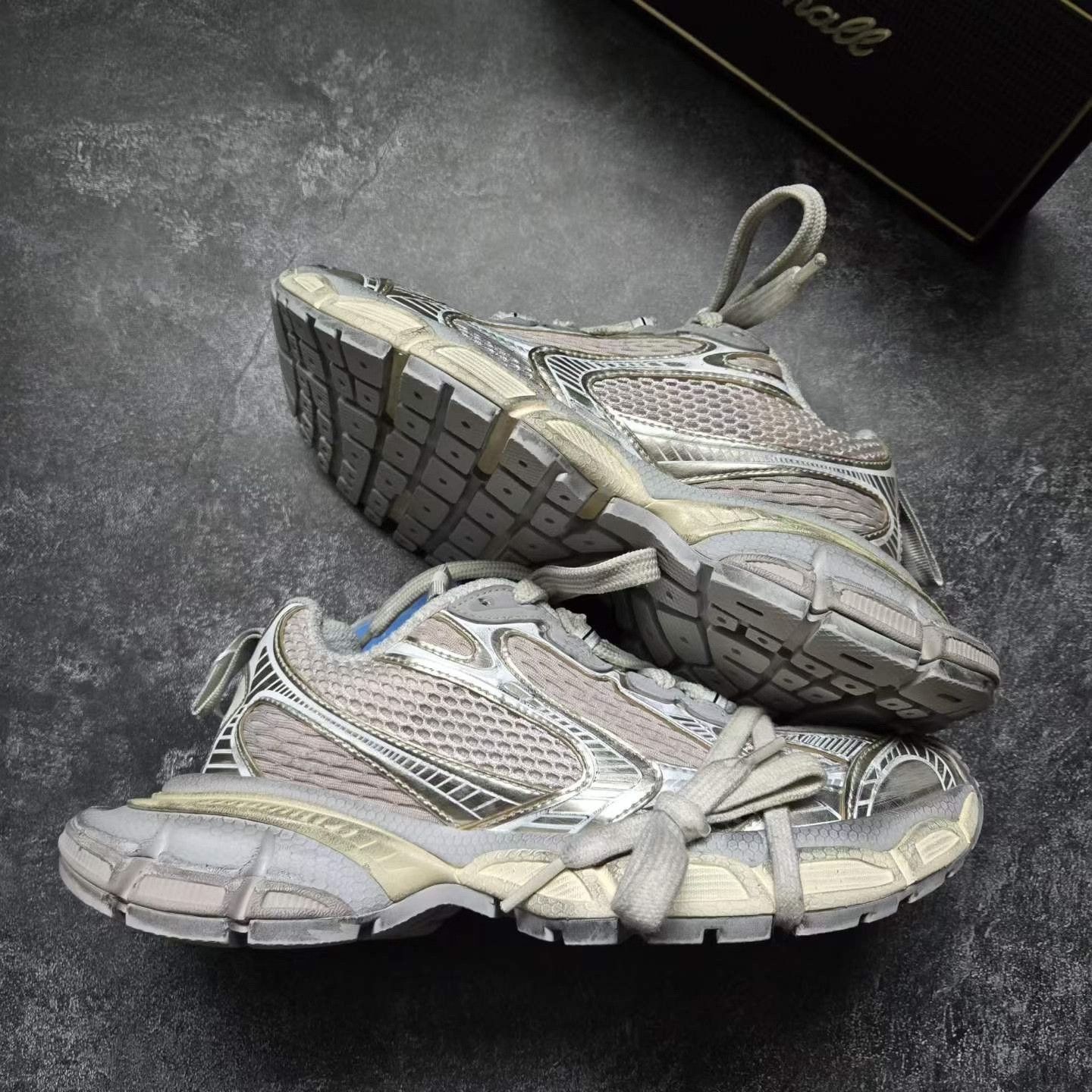 Balenciaga Balenciaga Beige Lowtop Sneakers XXXL Men Size US 10 / EU 43 - 8 Thumbnail