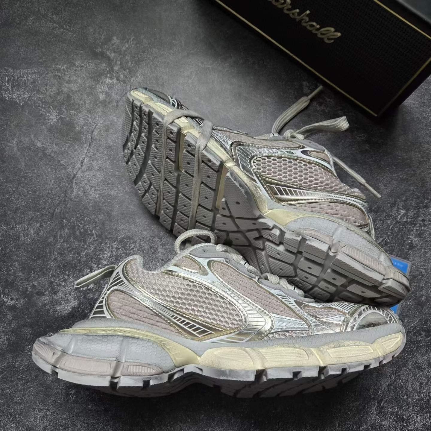 Balenciaga Balenciaga Beige Lowtop Sneakers XXXL Men Size US 10 / EU 43 - 9 Thumbnail