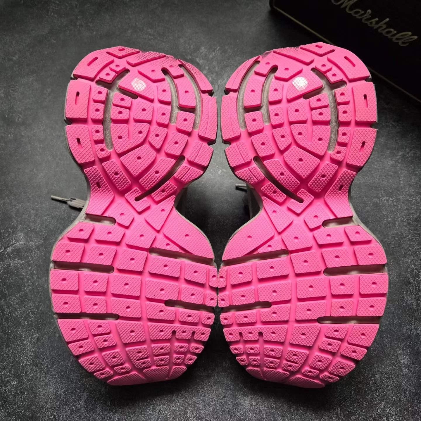 Balenciaga Balenciaga Pink Lowtop Sneakers XXXL Women Size US 8 / IT 38 - 7 Thumbnail