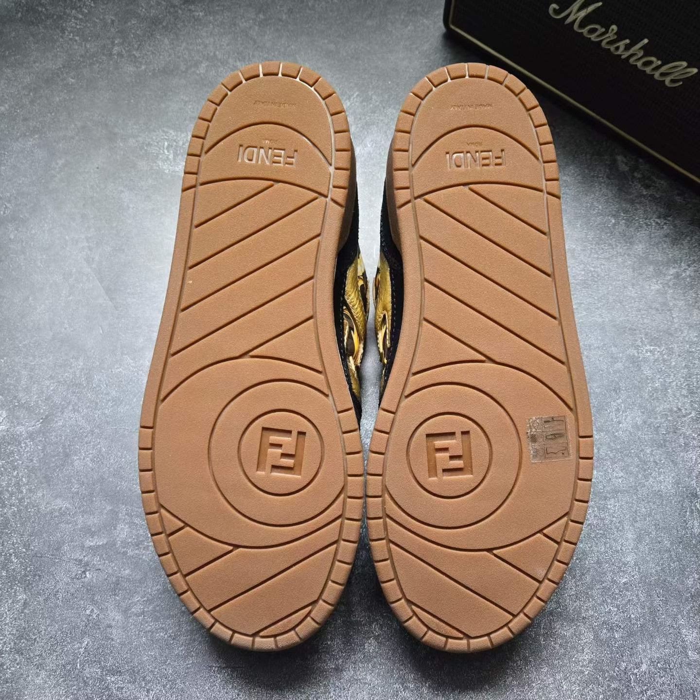 Balenciaga Balenciaga Collab Gold Lowtop Sneakers 40 Men Size US 7.5 / EU 40-41 - 7 Thumbnail