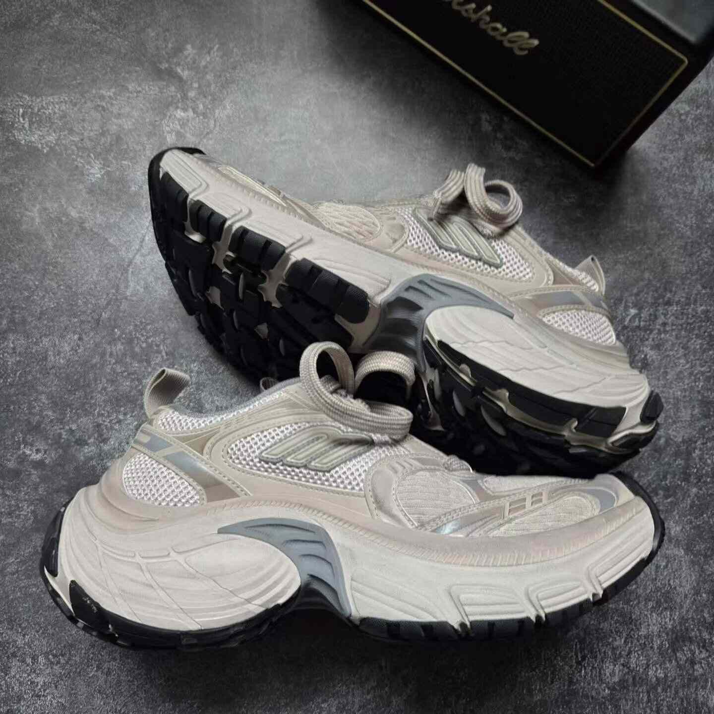 Balenciaga Balenciaga Gray Lowtop Sneakers XL Men Size US 10 / EU 43 - 9 Thumbnail