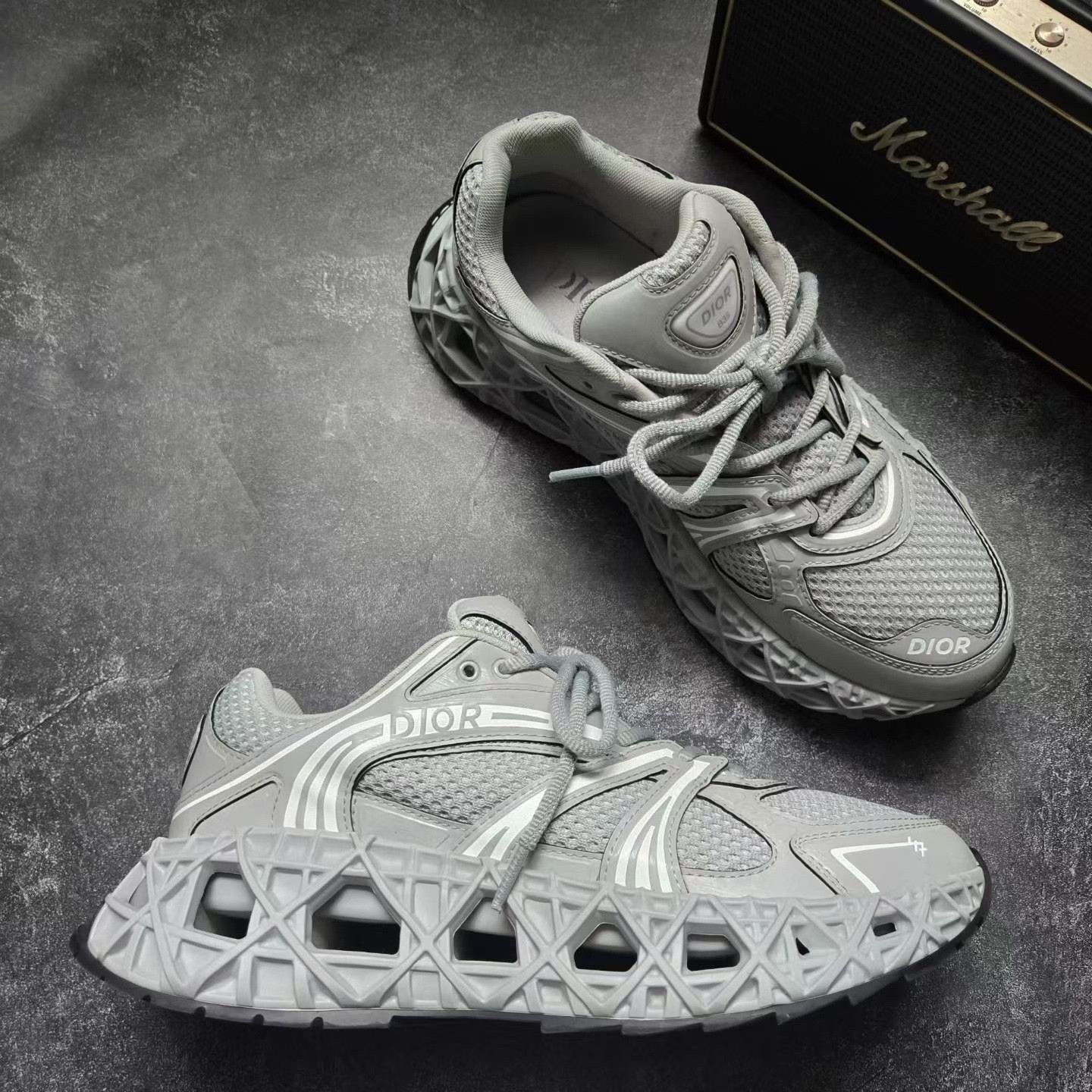Balenciaga Balenciaga Gray Lowtop Sneakers 35 Men Size US 5 / EU 37 - 6 Thumbnail
