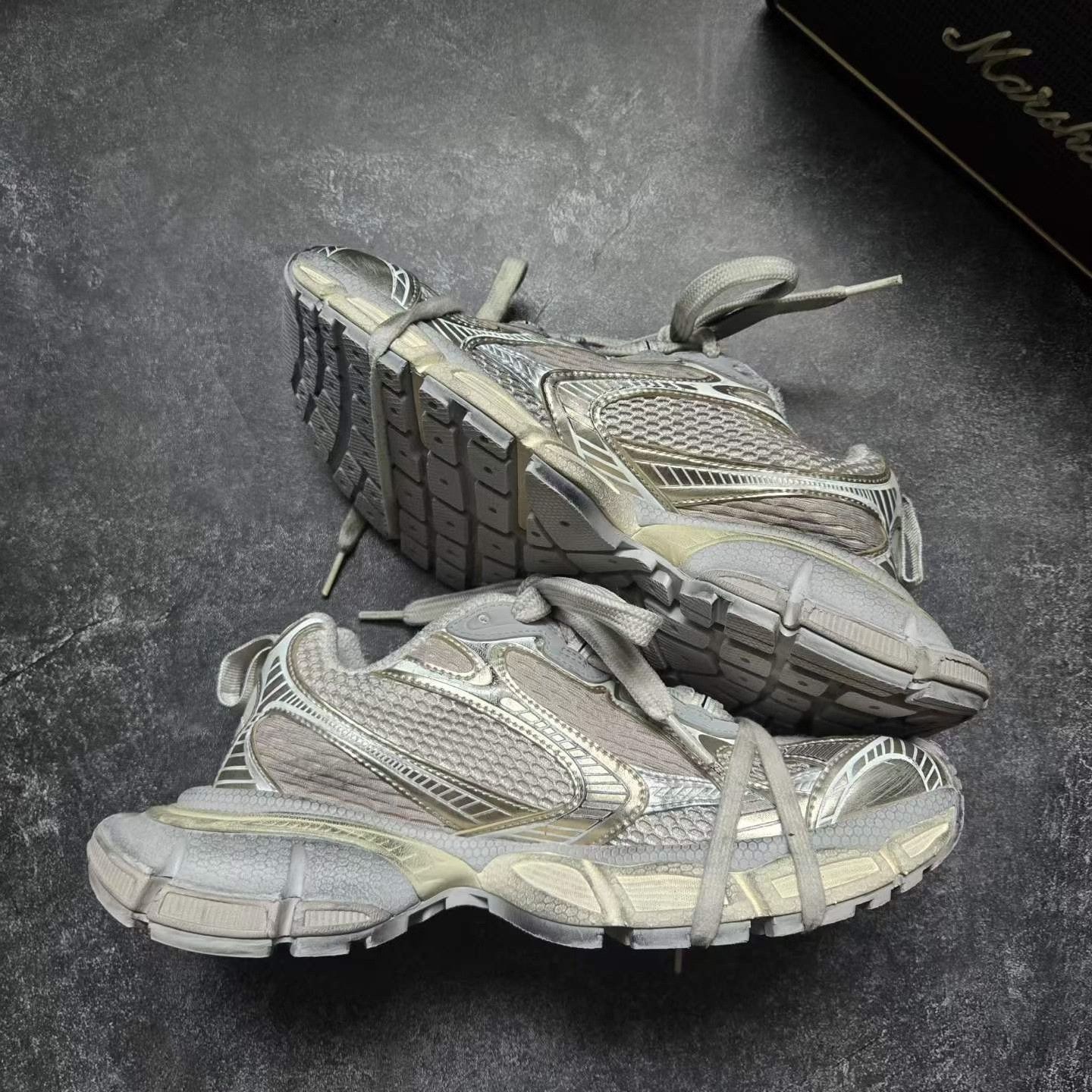 Balenciaga Balenciaga Limited Gold Lowtop Sneakers XXXL Women Size US 8 / IT 38 - 9 Thumbnail