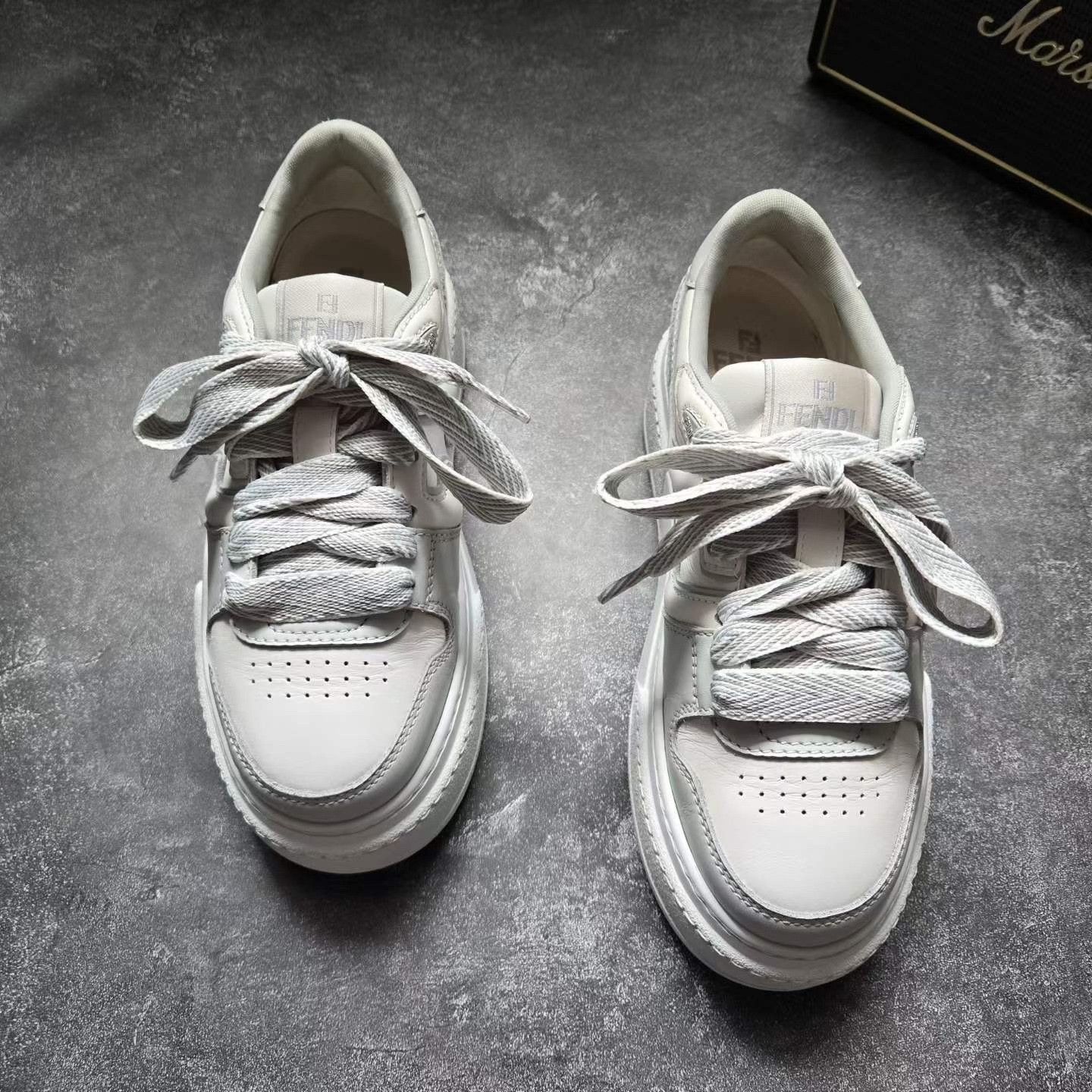Balenciaga Balenciaga Multi Lowtop Sneakers 35 Women Size US 5 / IT 35 - 2 Thumbnail