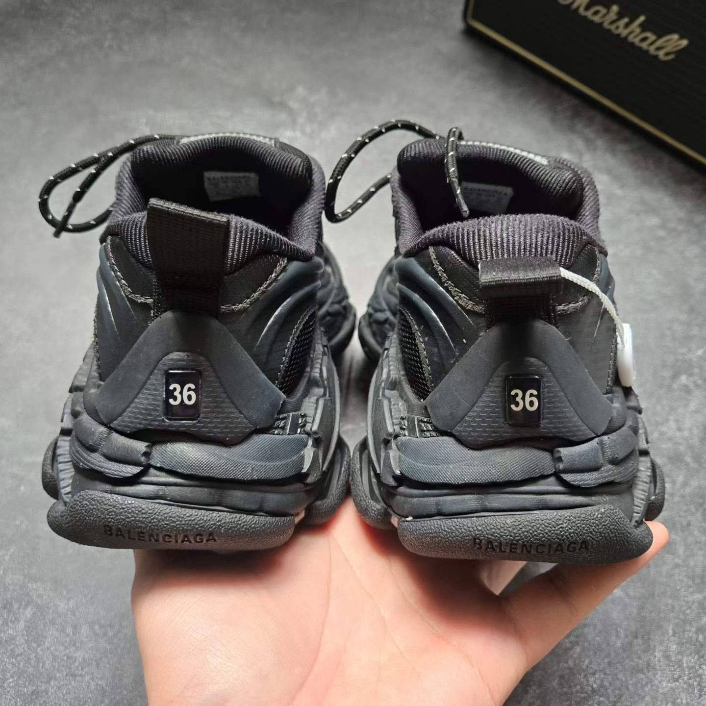 Balenciaga Balenciaga Gold Lowtop Sneakers S Women Size US 6 / IT 36 - 3 Thumbnail
