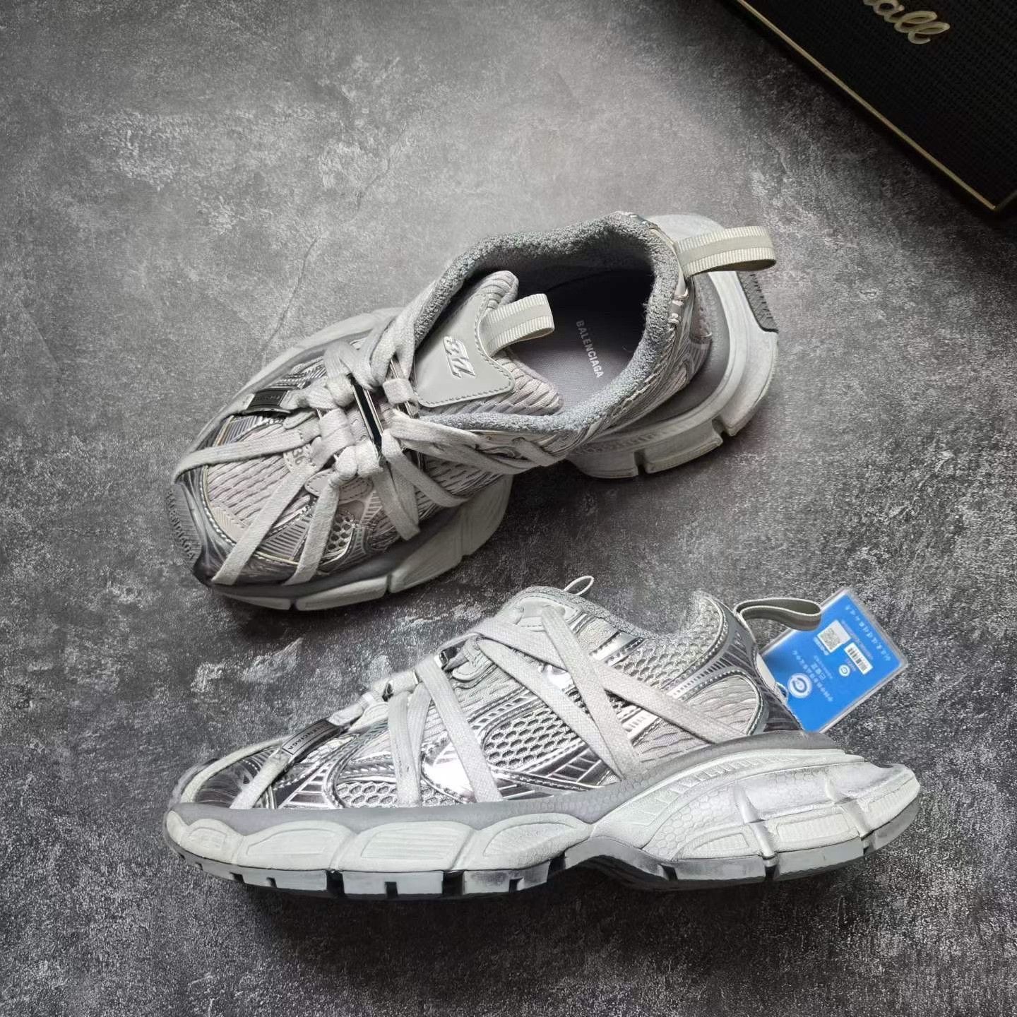 Balenciaga Balenciaga Metallic Gold Lowtop Sneakers XXXL Women Size US 8 / IT 38 - 4 Thumbnail