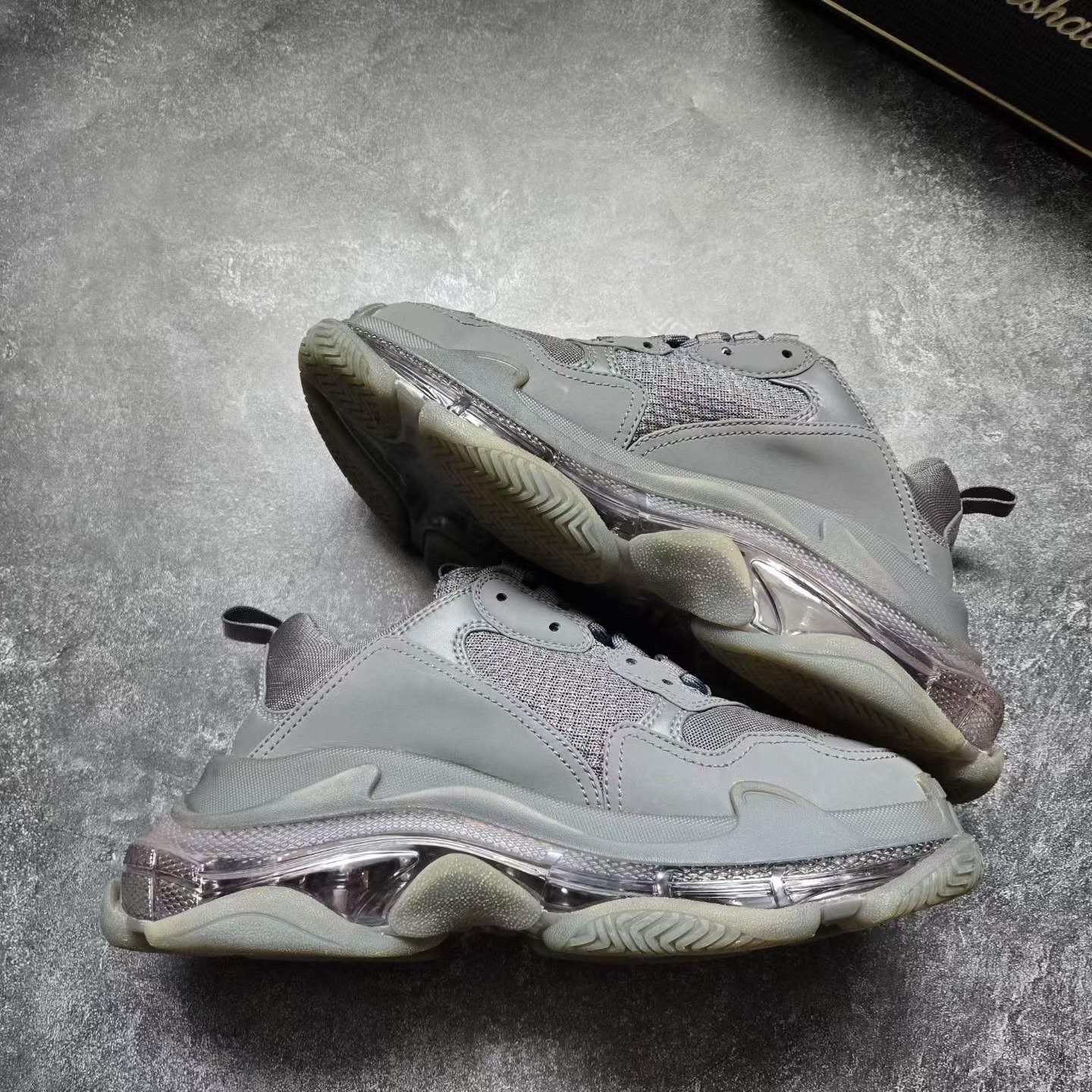 Balenciaga Balenciaga Gray Lowtop Sneakers S Men Size US 10 / EU 43 - 9 Thumbnail