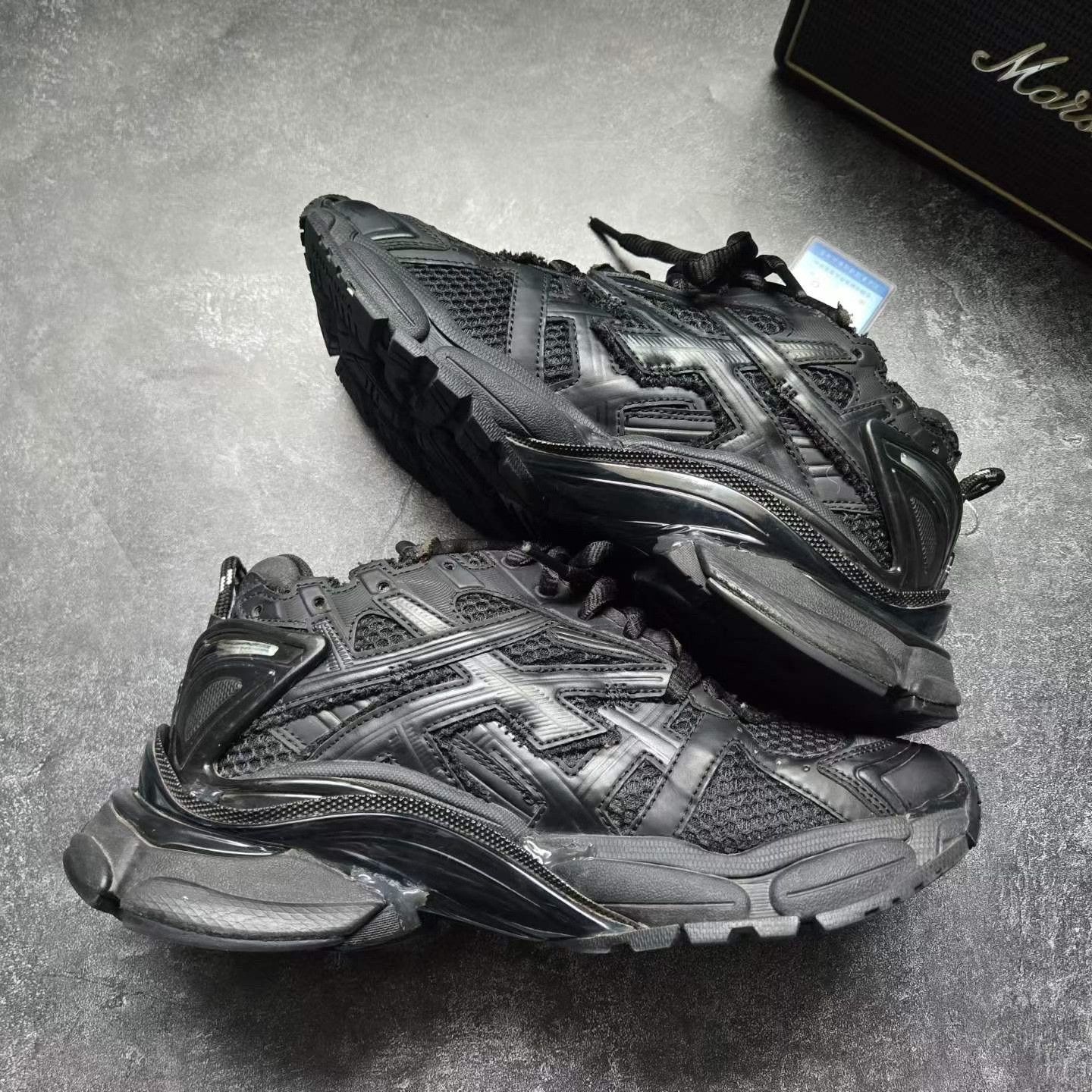 Balenciaga Balenciaga Running Gold Lowtop Sneakers 38 Women Size US 7.5 / IT 37.5 - 9 Thumbnail