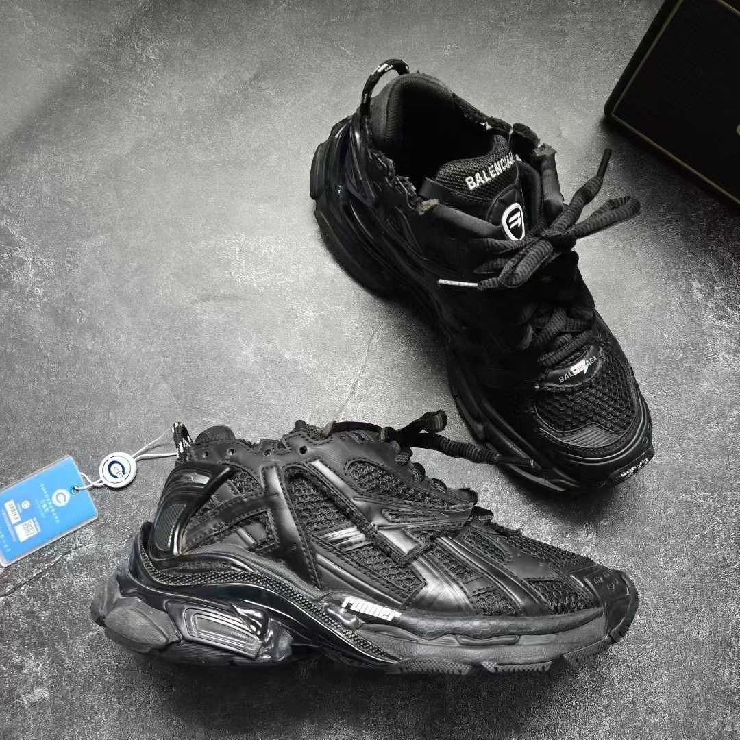 Balenciaga Balenciaga Running Gold Lowtop Sneakers 38 Women Size US 7.5 / IT 37.5 - 6 Thumbnail