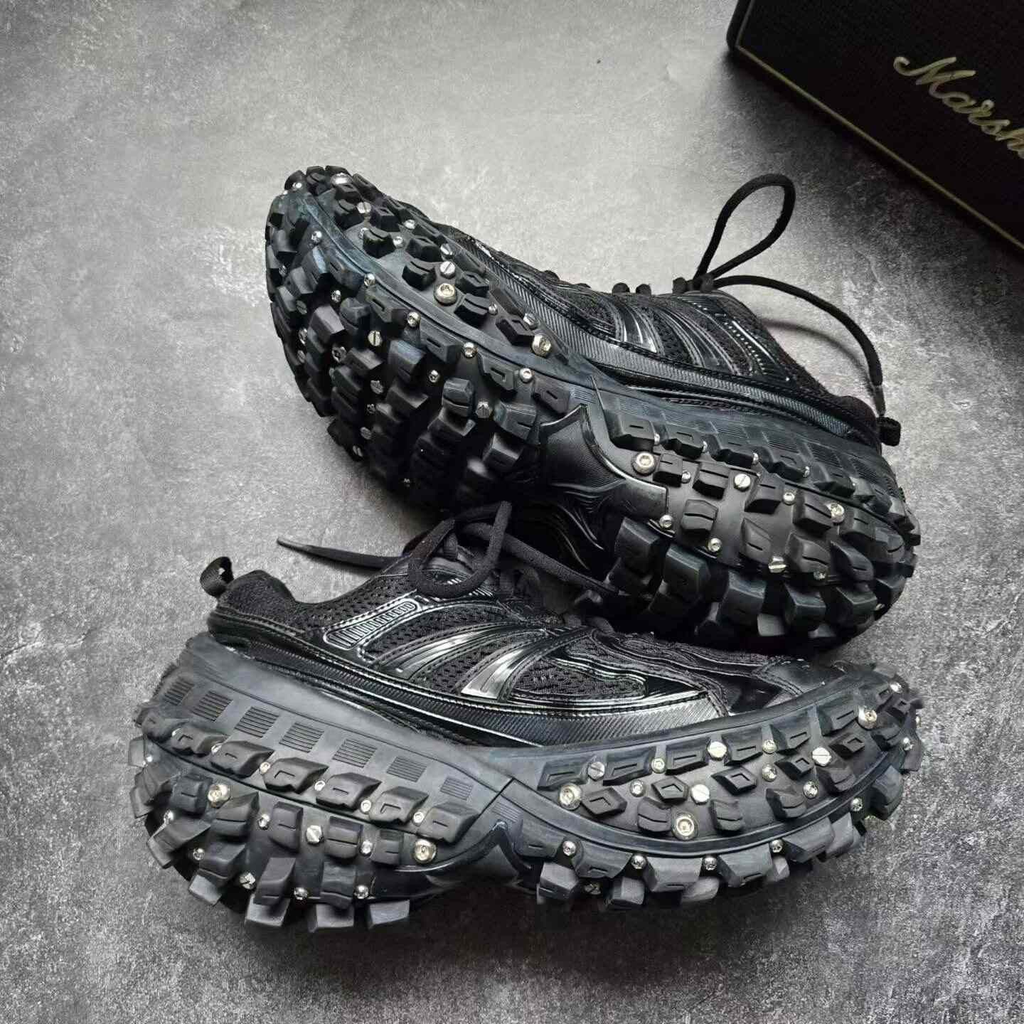 Balenciaga Balenciaga Gold Lowtop Sneakers 41 Men Size US 8.5 / EU 41-42 - 9 Thumbnail